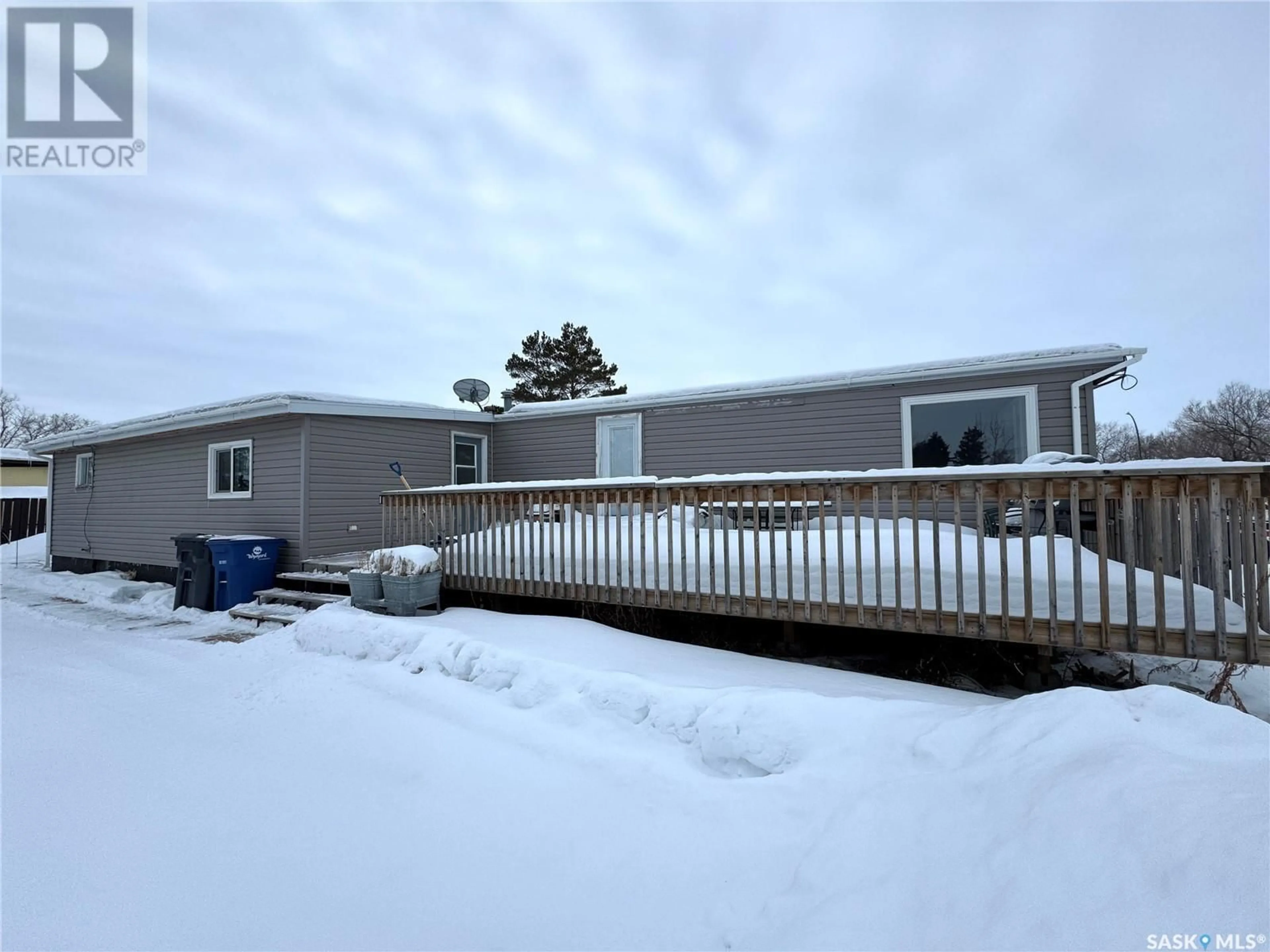 A pic from outside/outdoor area/front of a property/back of a property/a pic from drone, unknown for 308 Tesky CRESCENT, Wynyard Saskatchewan S0A4T0