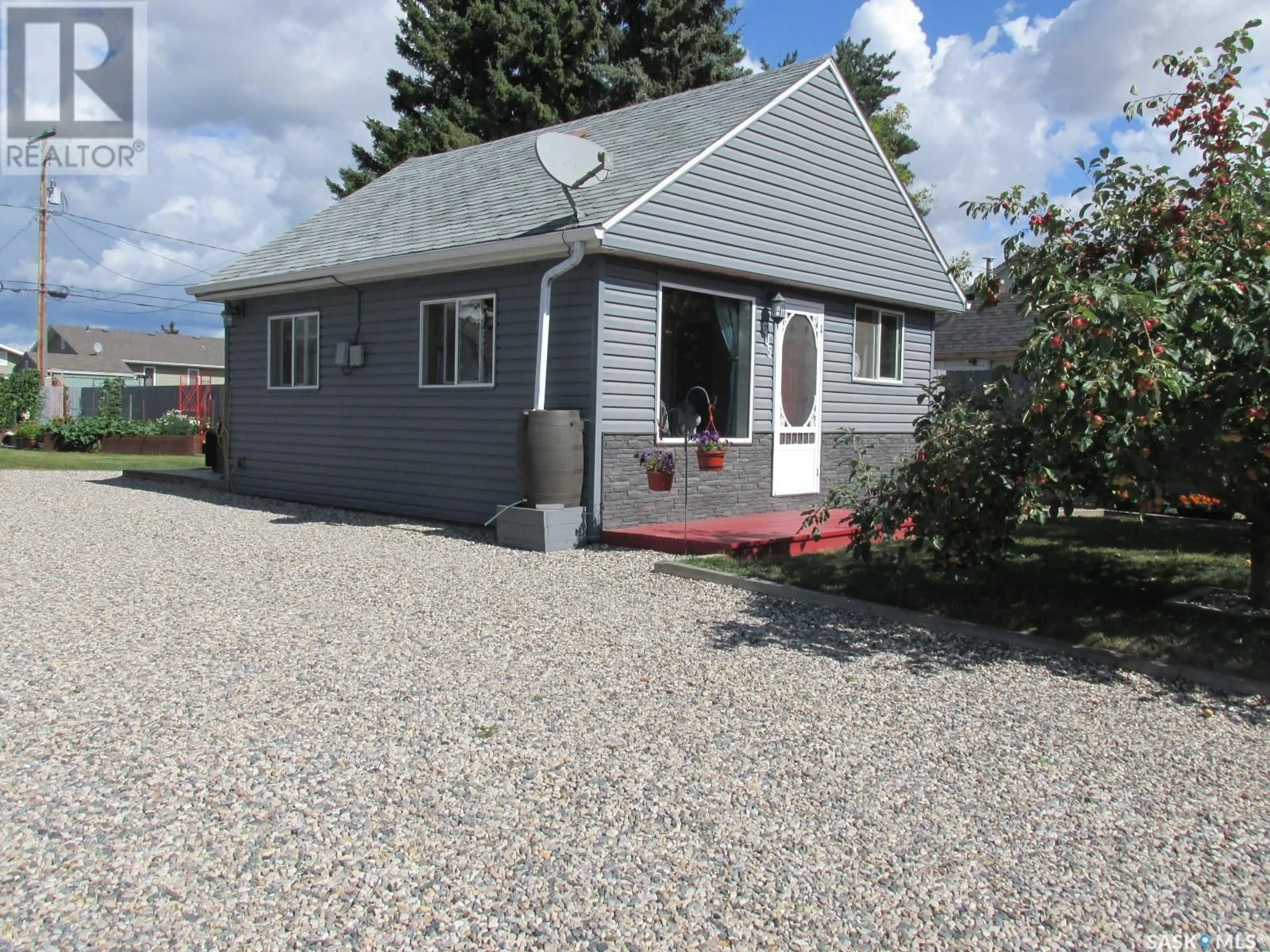 Home with vinyl exterior material, street for 605 10th AVENUE W, Nipawin Saskatchewan S0E1E0