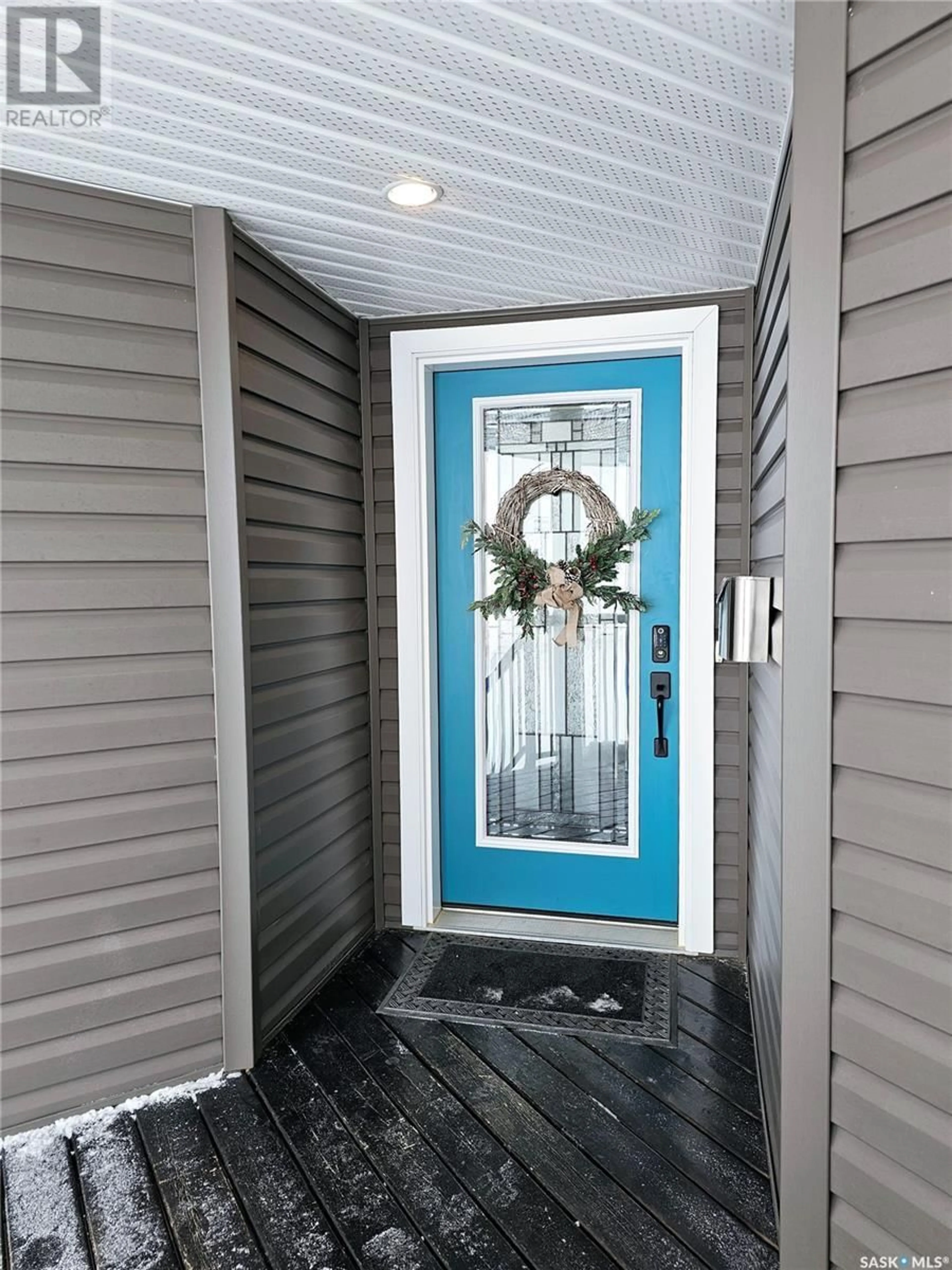 Indoor entryway for 812 Battleford TRAIL, Swift Current Saskatchewan S9H5R1