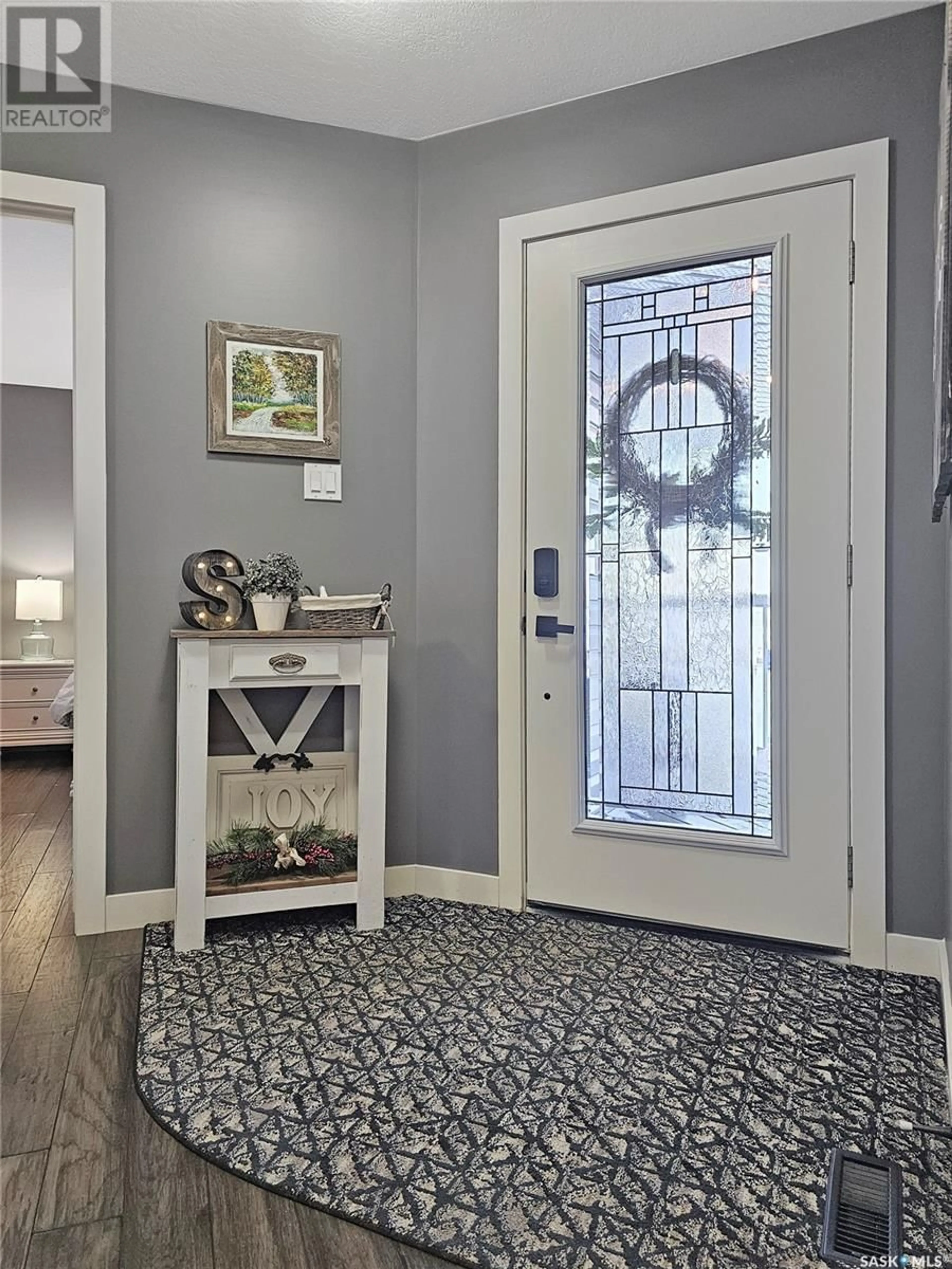 Indoor entryway for 812 Battleford TRAIL, Swift Current Saskatchewan S9H5R1