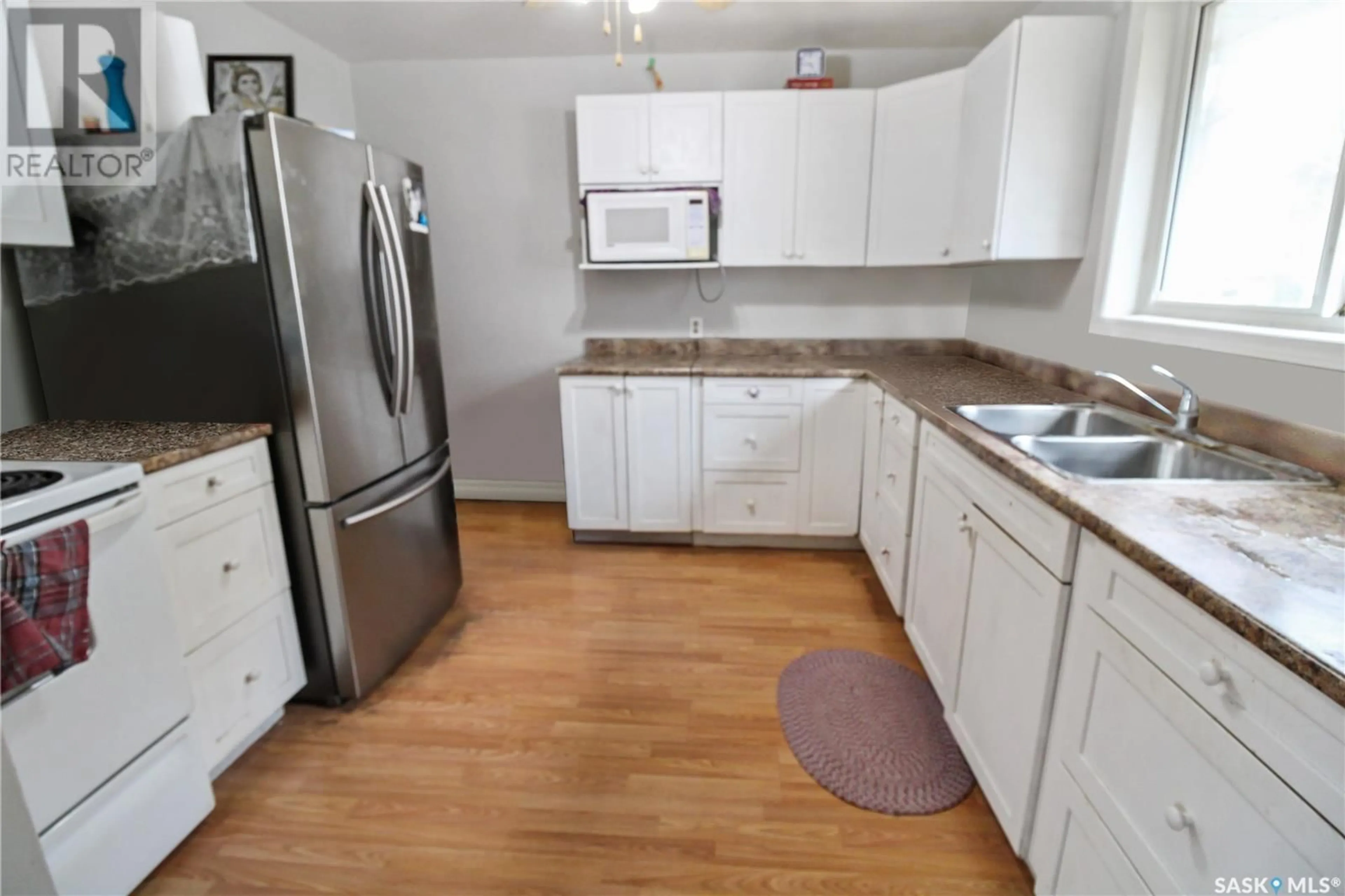 Standard kitchen, unknown for 328 6th AVENUE SE, Swift Current Saskatchewan S9H3P1