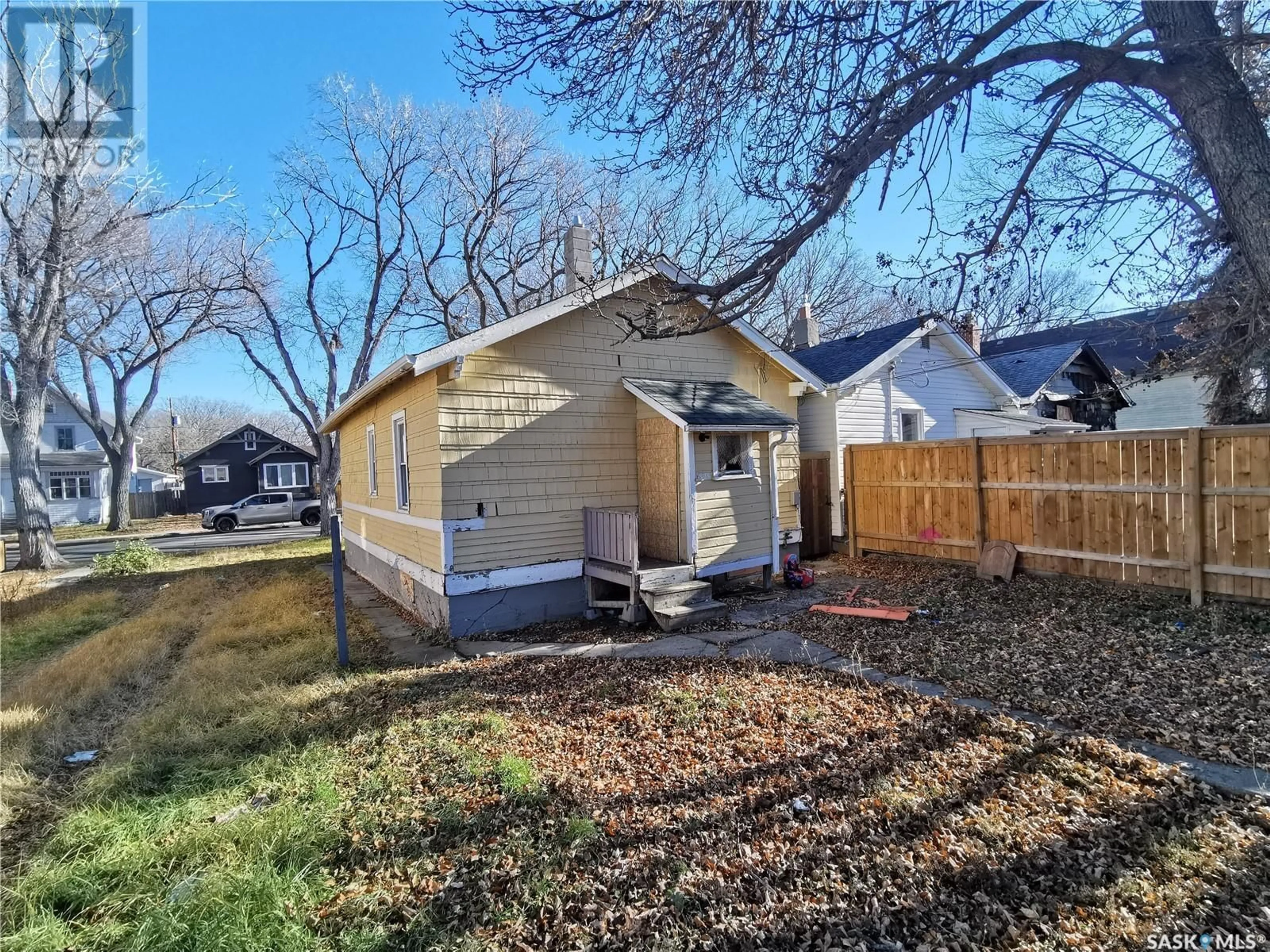 A pic from outside/outdoor area/front of a property/back of a property/a pic from drone, street for 1336 Retallack STREET, Regina Saskatchewan S4T2H9