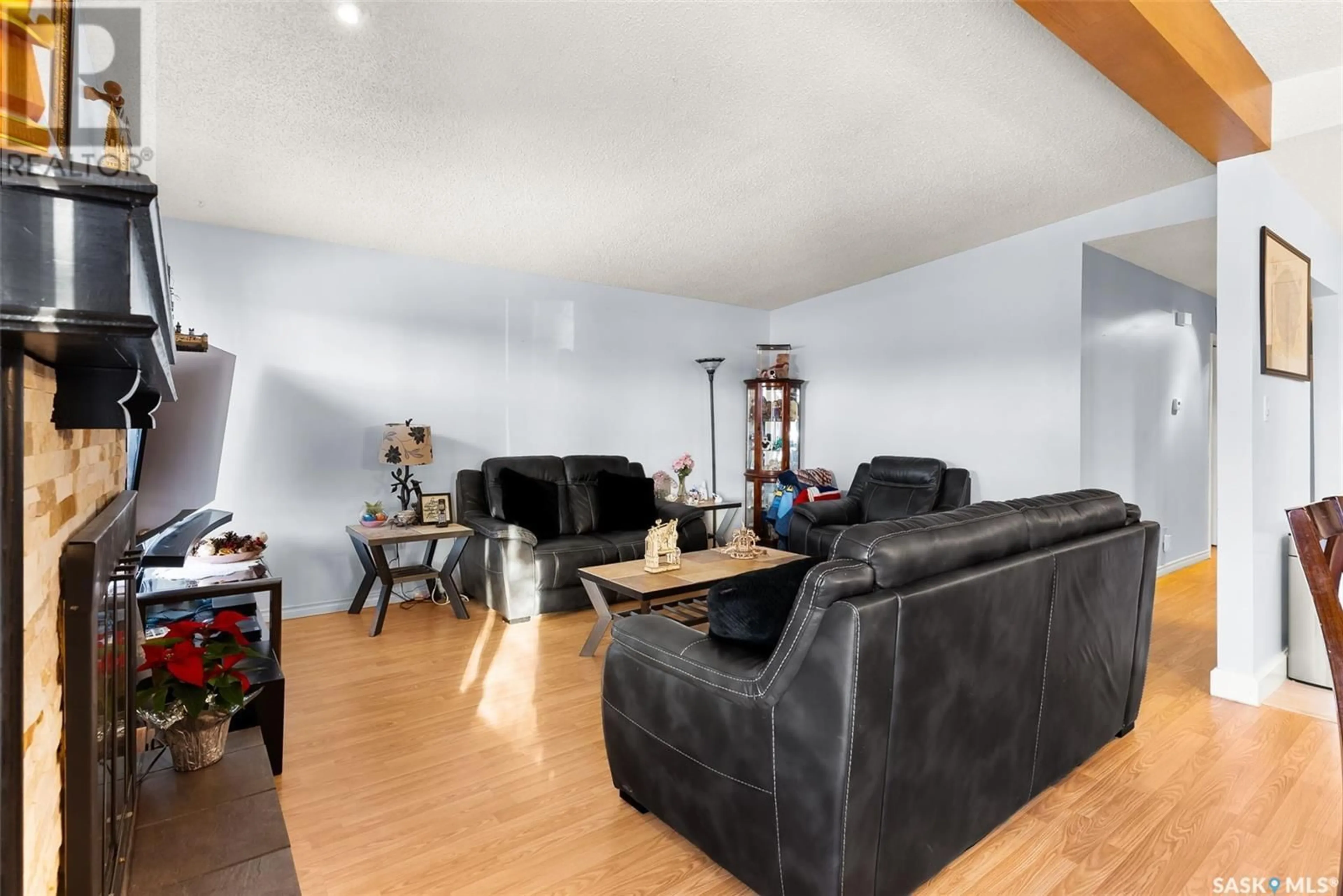 Living room with furniture, wood/laminate floor for 337 McCarthy BOULEVARD N, Regina Saskatchewan S4R5R3