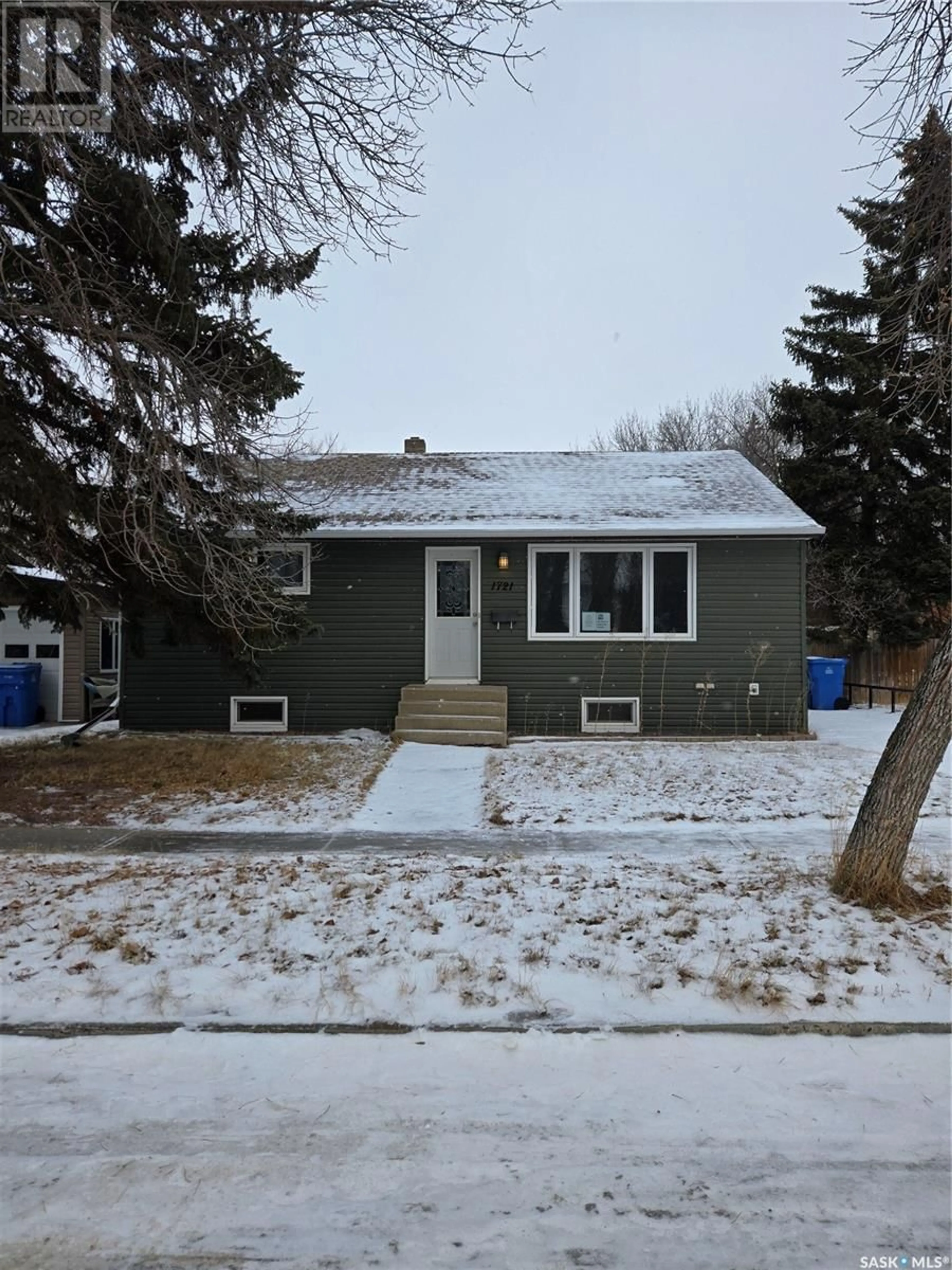 Home with vinyl exterior material, street for 1721 SECOND STREET, Estevan Saskatchewan S4A0N2