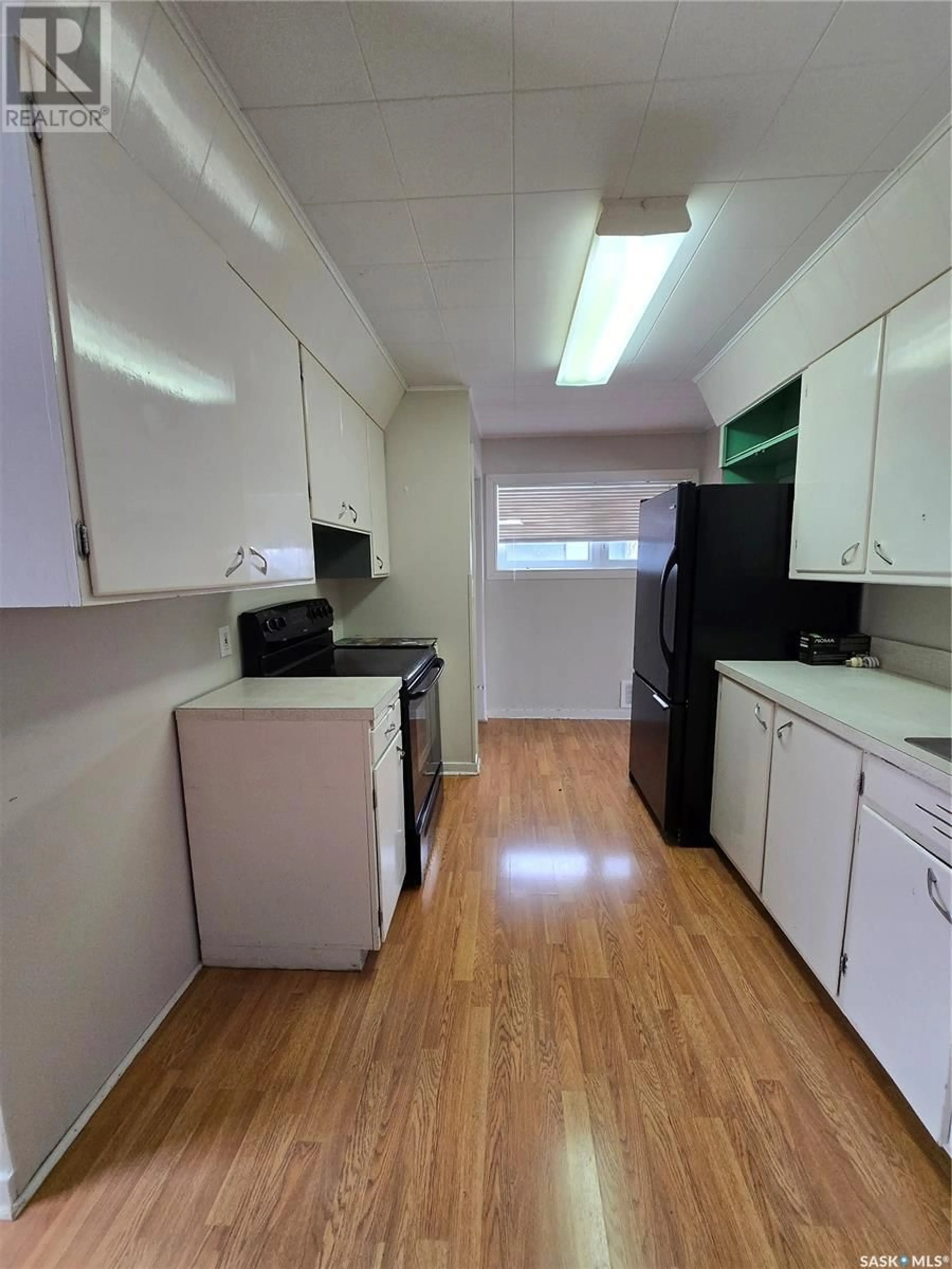 Standard kitchen, unknown for 1721 SECOND STREET, Estevan Saskatchewan S4A0N2