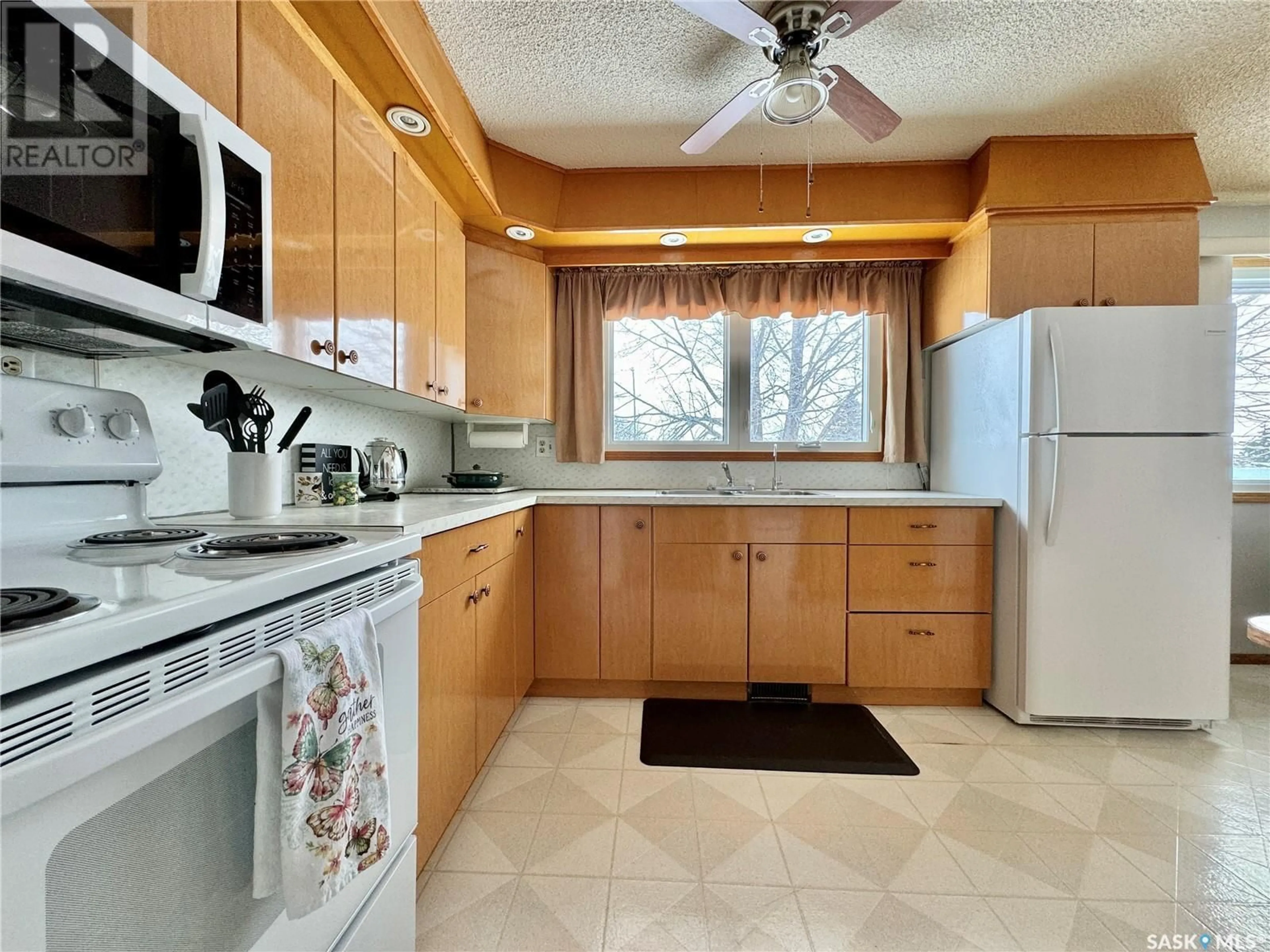 Standard kitchen, ceramic/tile floor for 18 Waterloo ROAD, Yorkton Saskatchewan S3N3E8