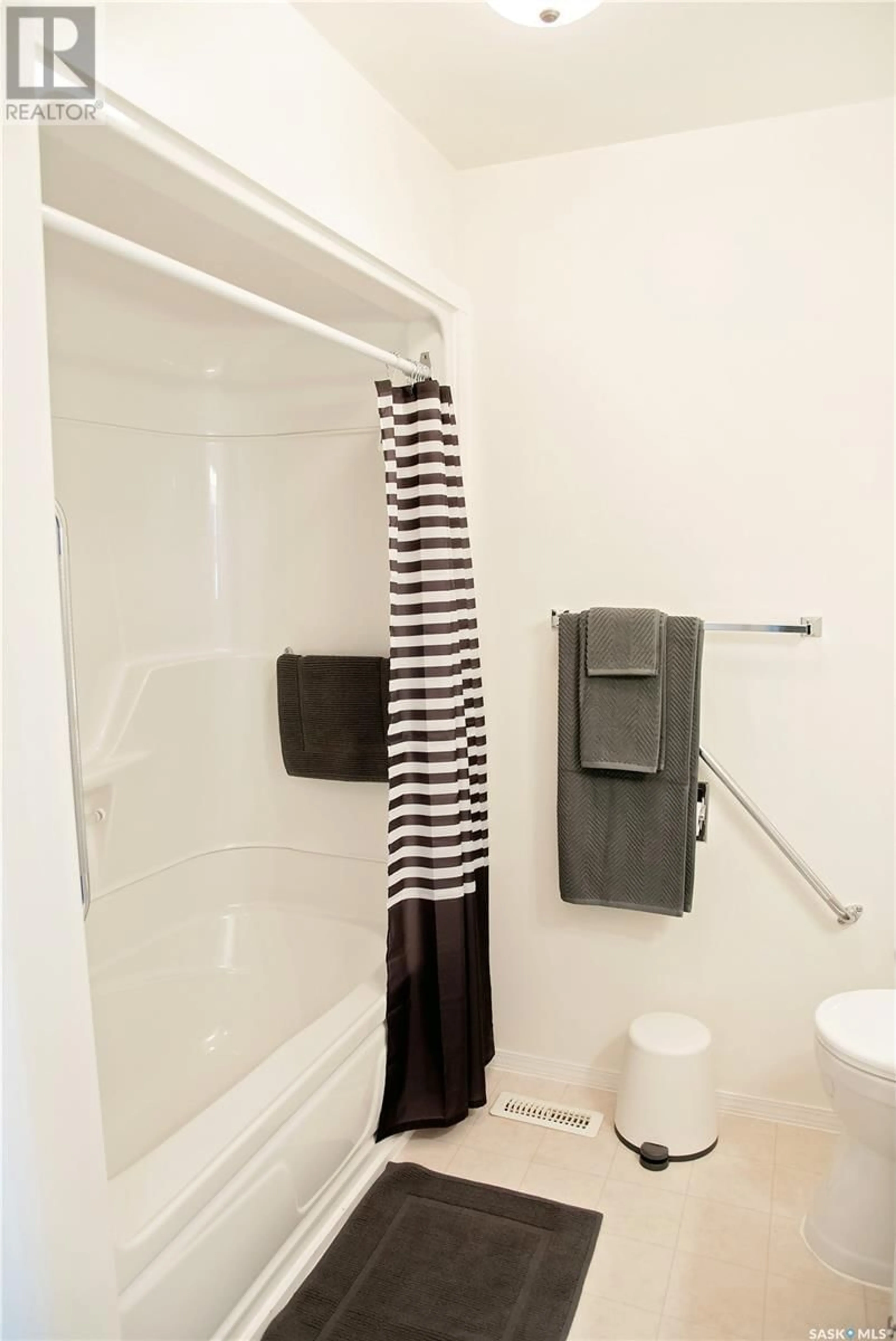 Standard bathroom, floor is not visible for 113-115 2ND AVENUE, Hodgeville Saskatchewan S0H2B0