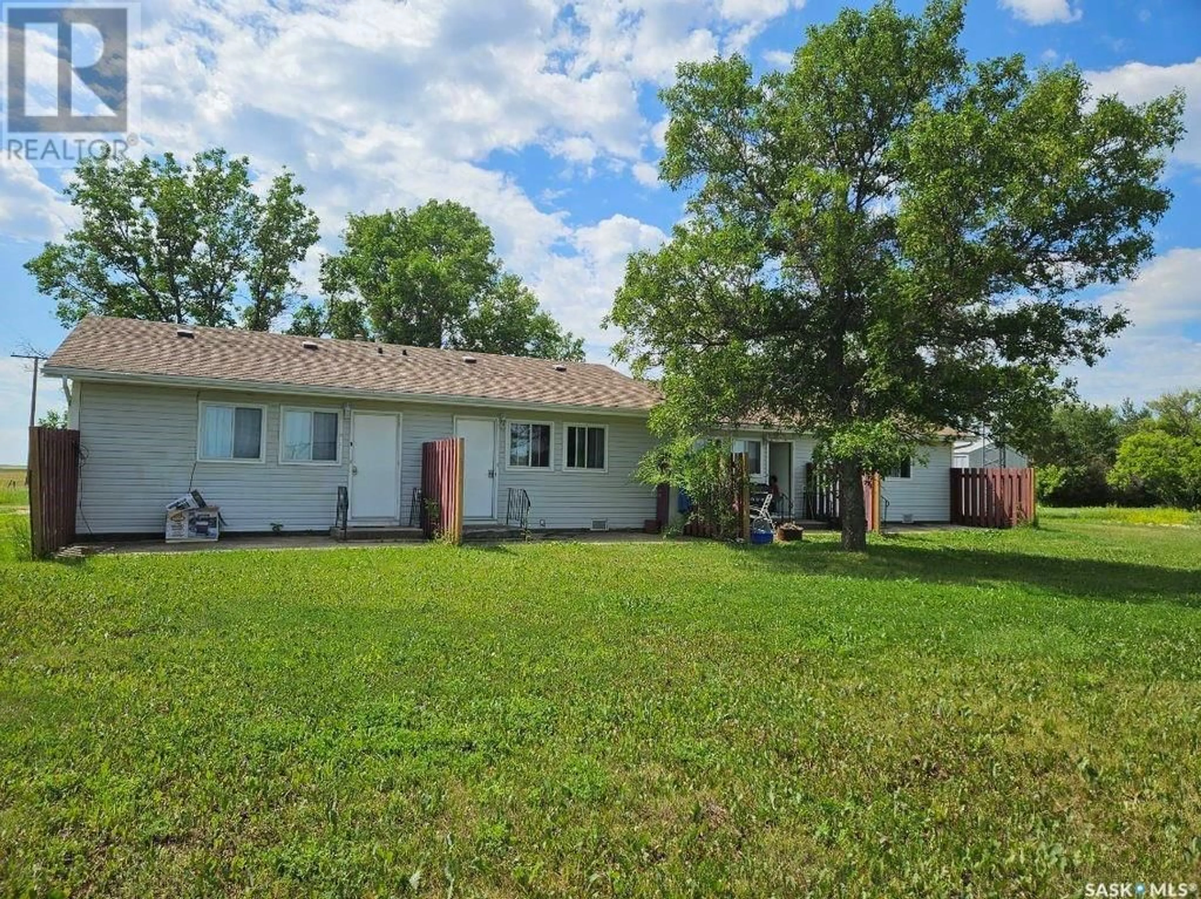 A pic from outside/outdoor area/front of a property/back of a property/a pic from drone, street for 113-115 2nd AVENUE NE, Hodgeville Saskatchewan S0H2B0