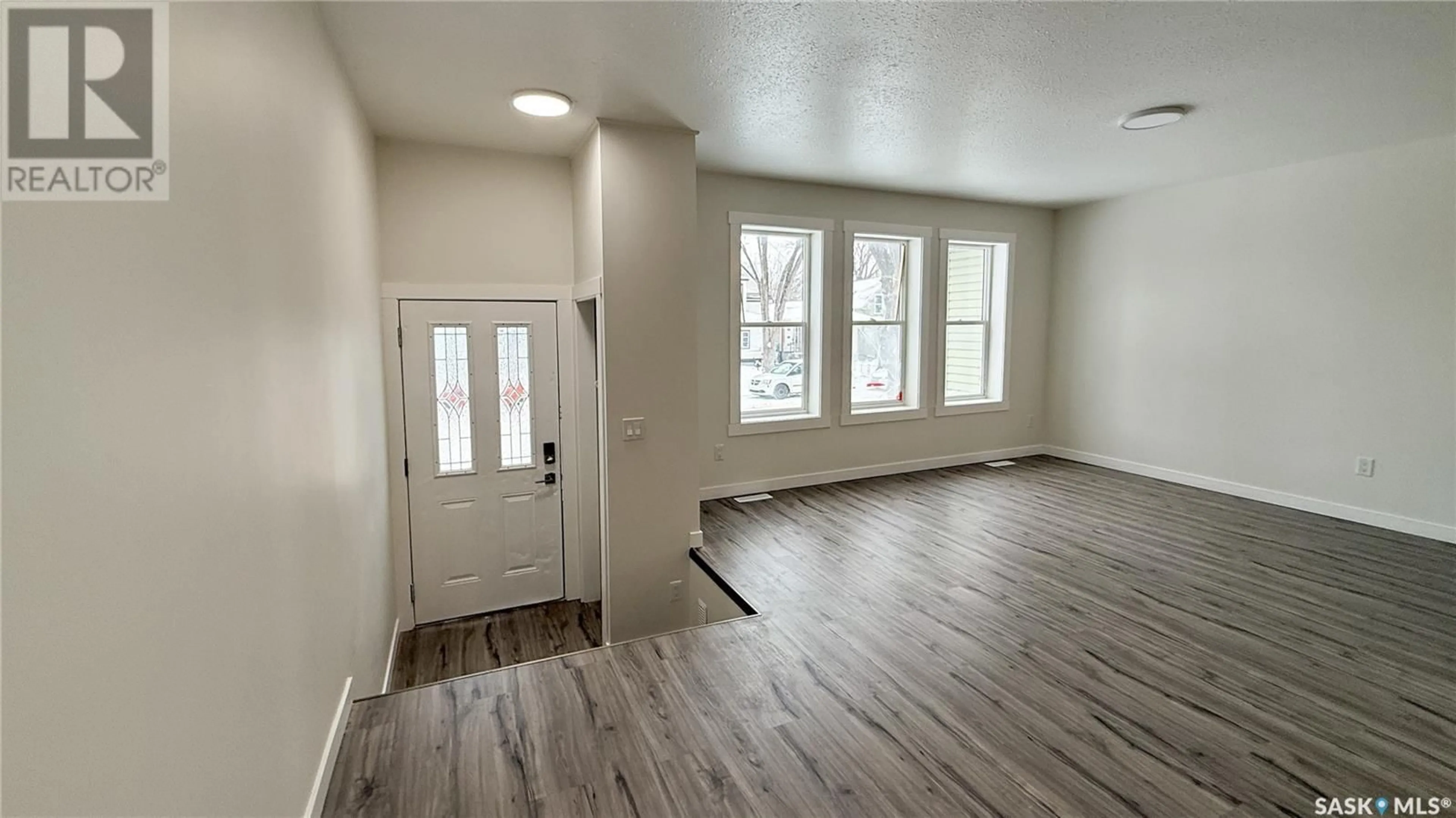 Indoor entryway for A and B 1924 MONTREAL STREET, Regina Saskatchewan S4P1L3