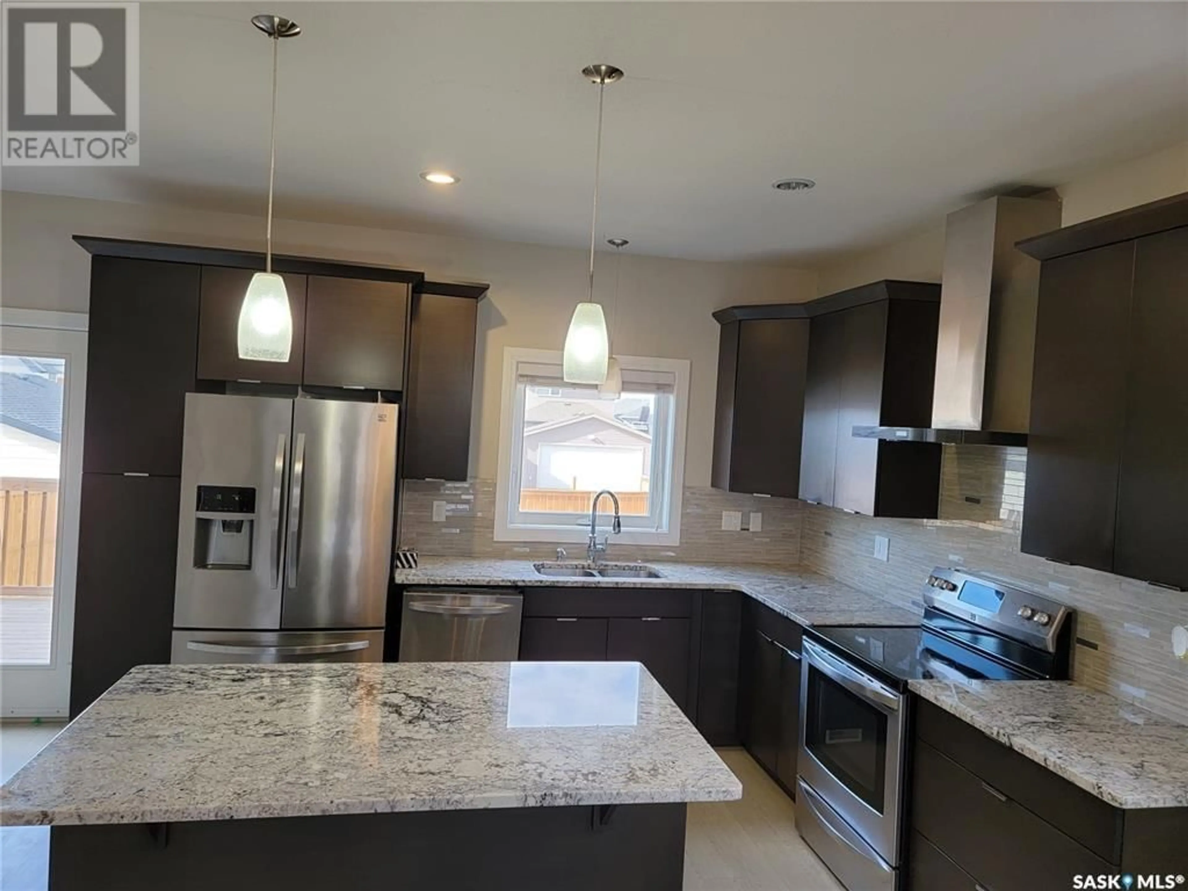 Open concept kitchen, ceramic/tile floor for 1062 Kloppenburg BEND, Saskatoon Saskatchewan S7W0P4