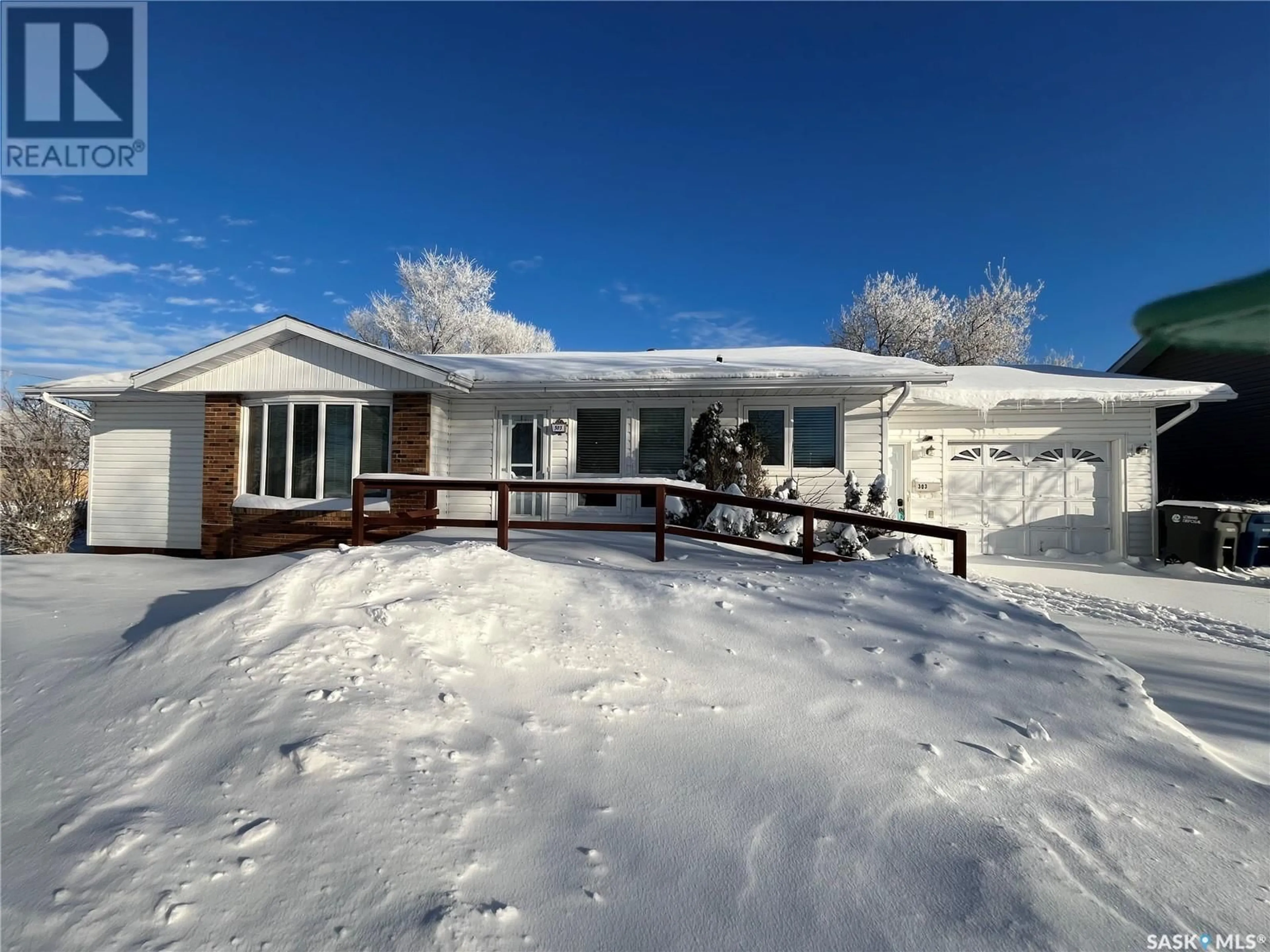 A pic from outside/outdoor area/front of a property/back of a property/a pic from drone, unknown for 303 2nd AVENUE W, Montmartre Saskatchewan S0G3M0