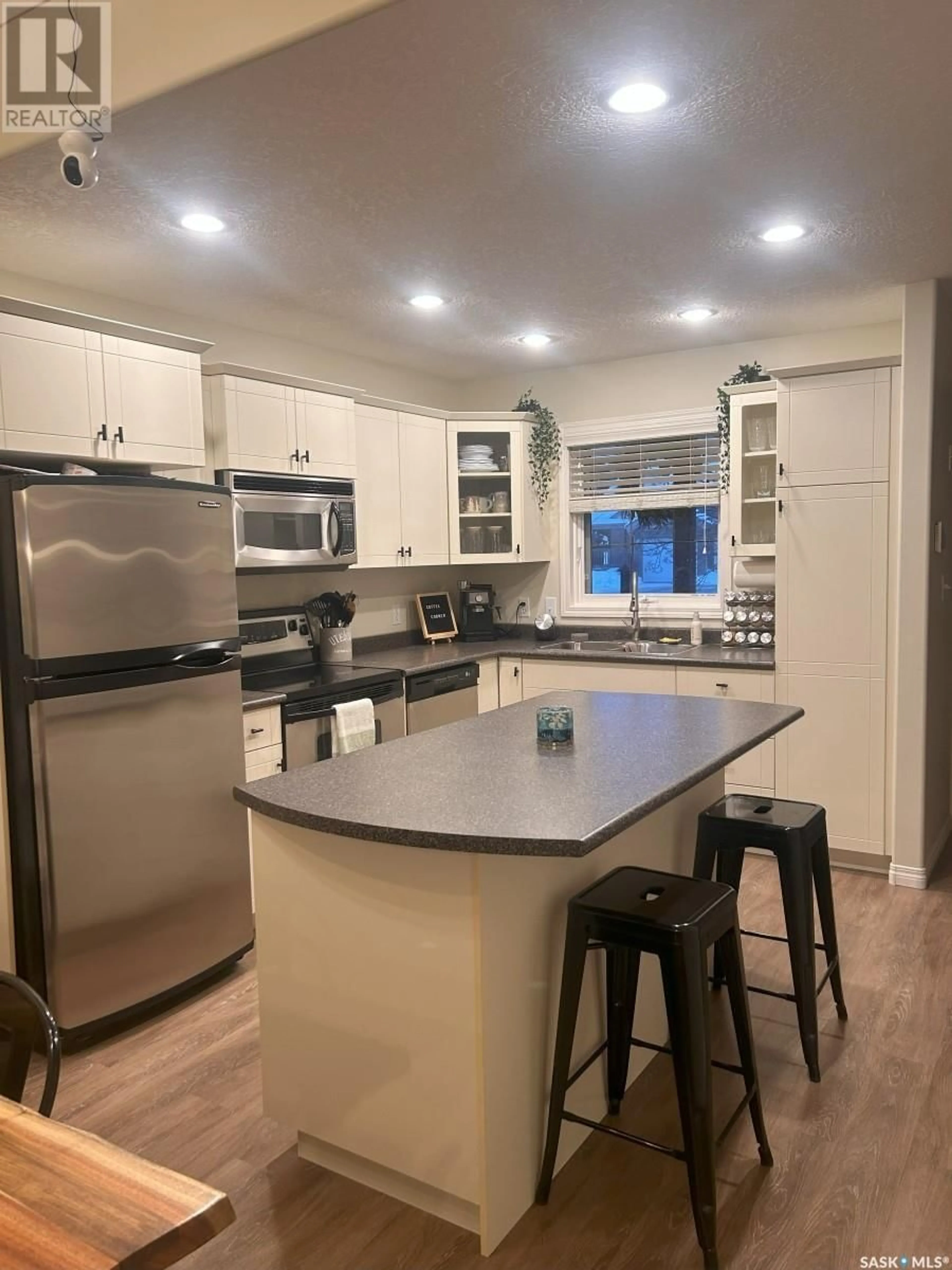 Open concept kitchen, unknown for 6 Eagle View WAY, Elk Ridge Saskatchewan S0J0N0