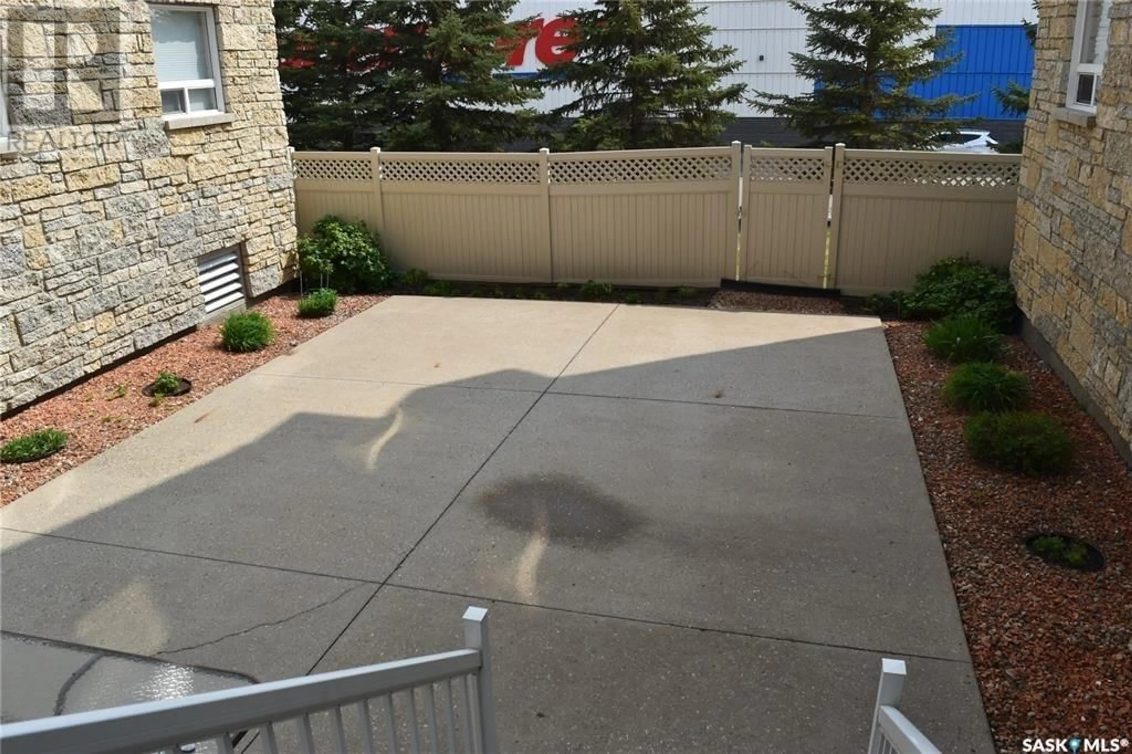 Patio, street for 202 1225 Stockton STREET N, Regina Saskatchewan S4X0A3