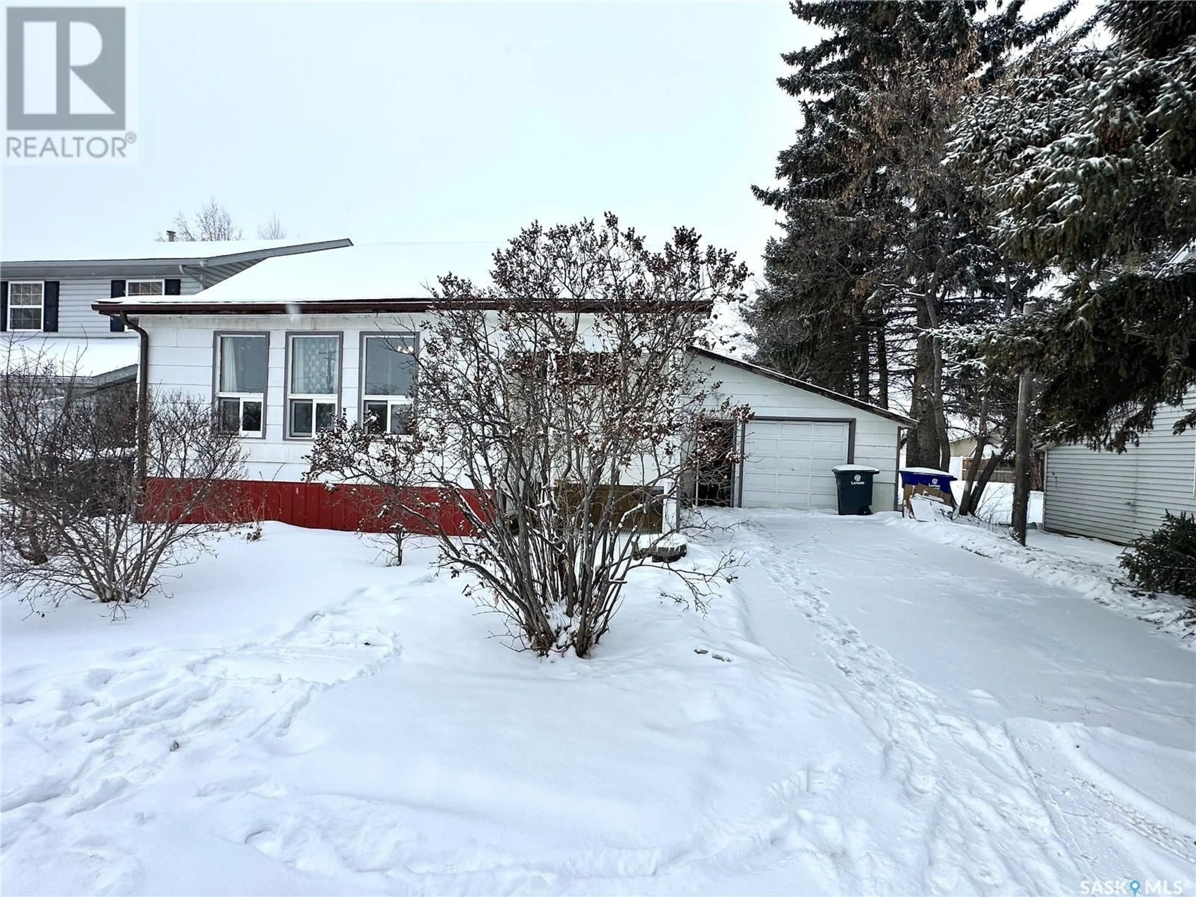 A pic from outside/outdoor area/front of a property/back of a property/a pic from drone, street for 128 1st STREET W, Spiritwood Saskatchewan S0J2M0