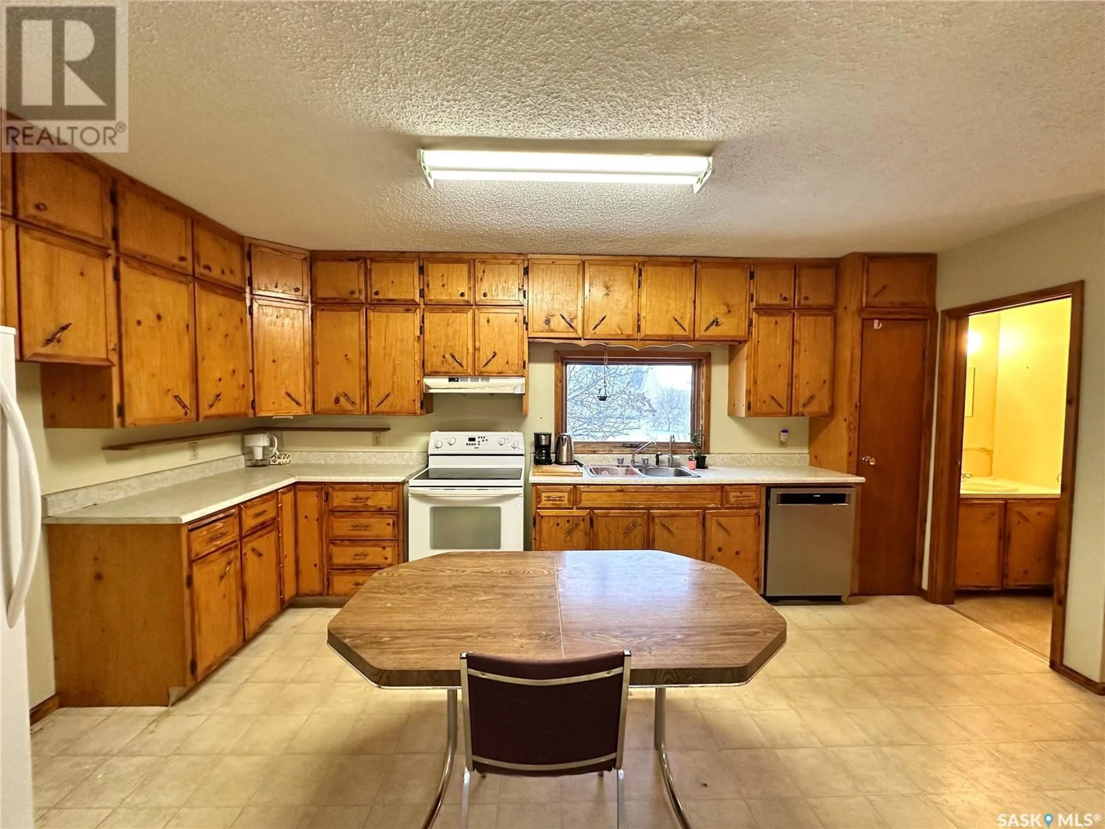 Standard kitchen, unknown for 128 1st STREET W, Spiritwood Saskatchewan S0J2M0