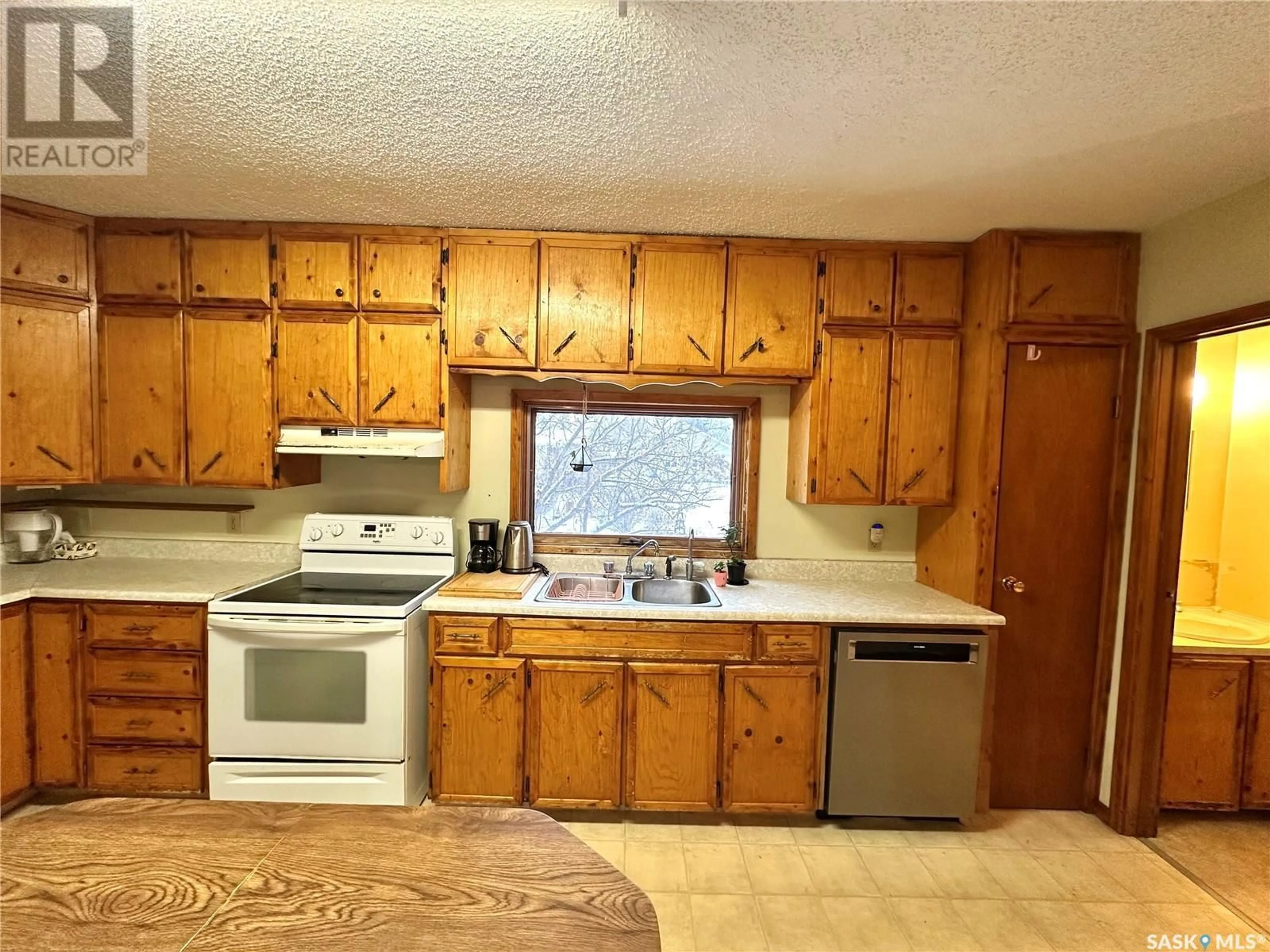 Standard kitchen, unknown for 128 1st STREET W, Spiritwood Saskatchewan S0J2M0