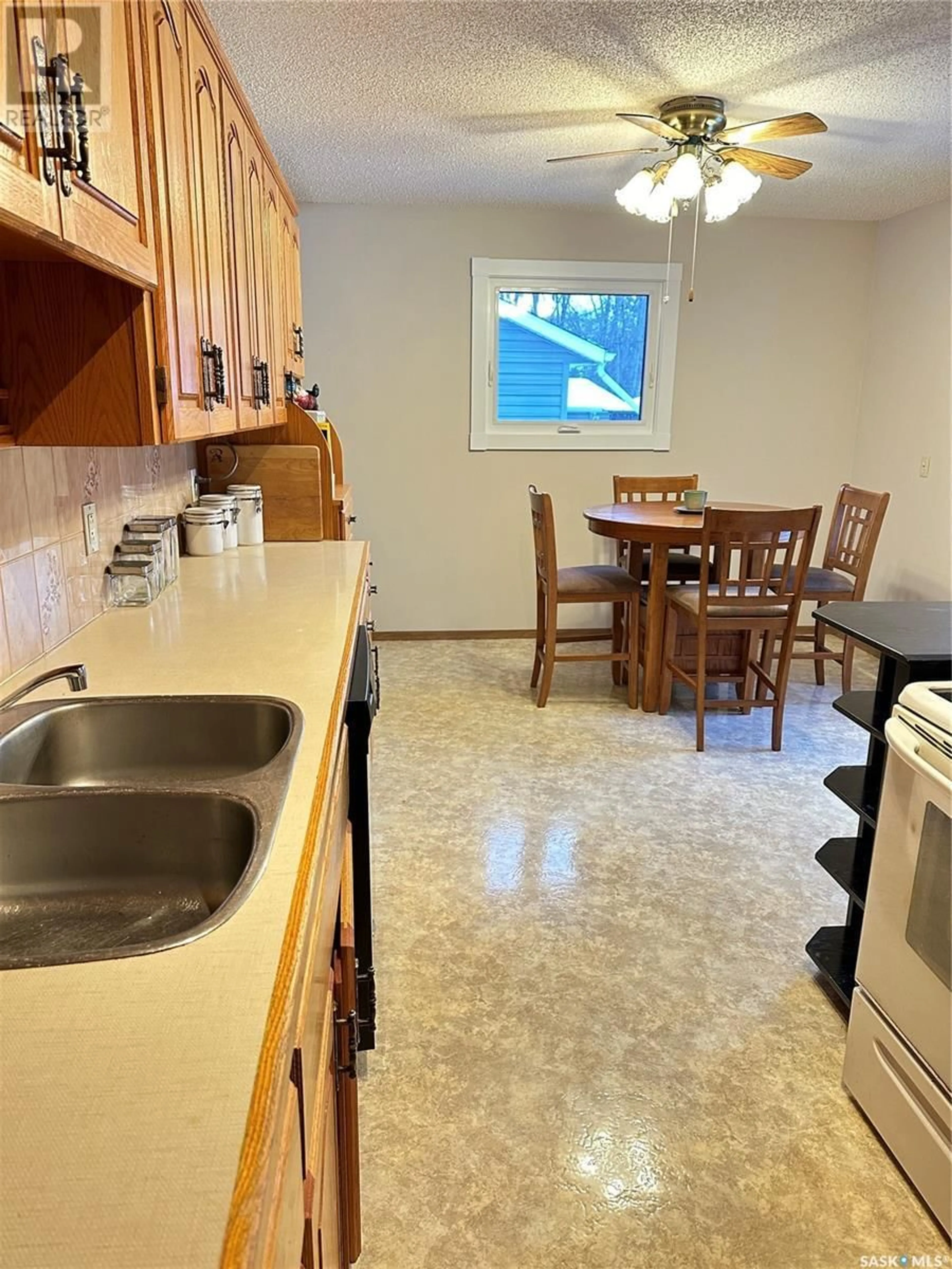 Standard kitchen, ceramic/tile floor for 635 Maple DRIVE, Weyburn Saskatchewan S4H1A5