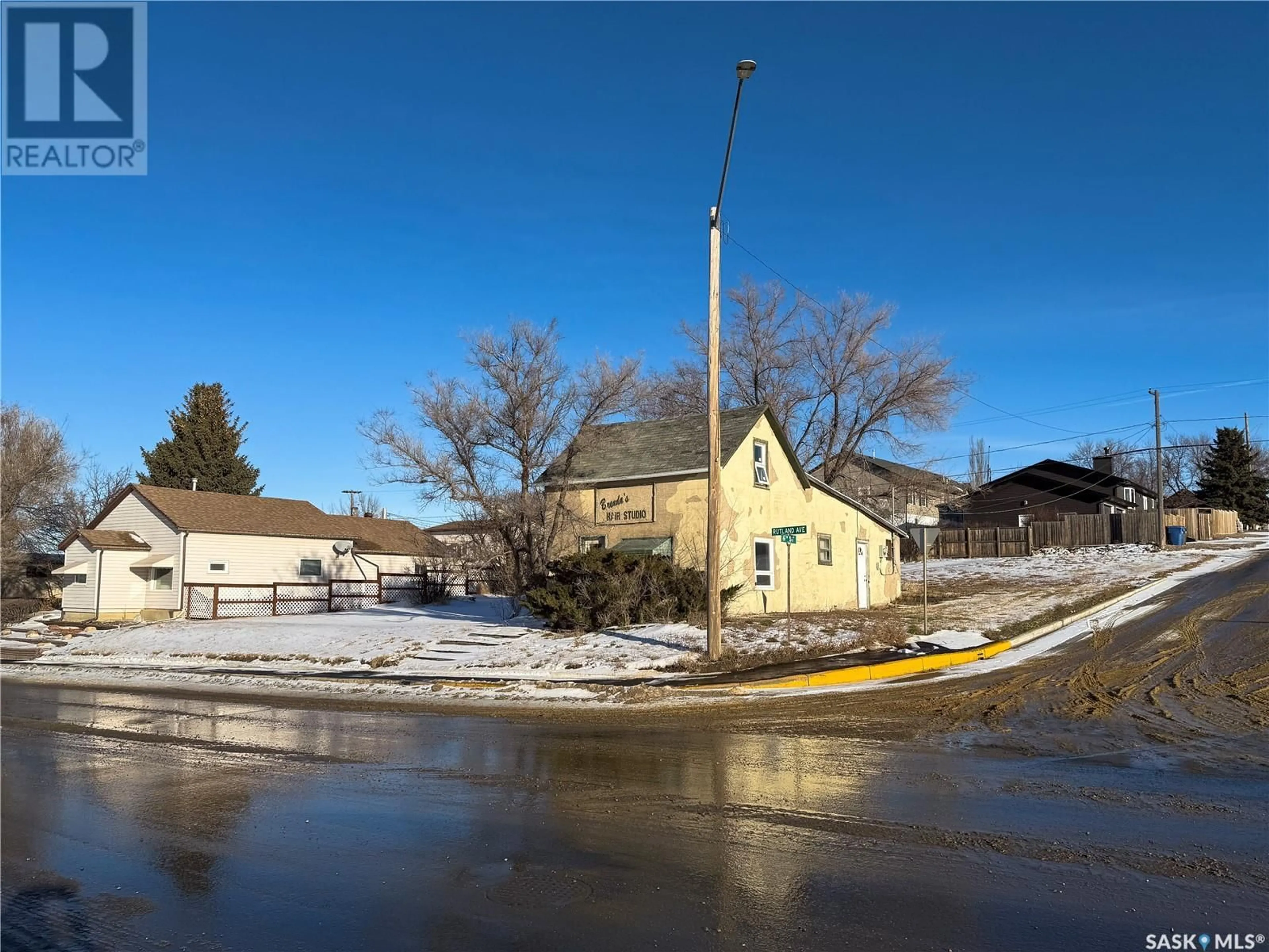 A pic from outside/outdoor area/front of a property/back of a property/a pic from drone, street for 3661 Rutland AVENUE, Gull Lake Saskatchewan S0N1A0