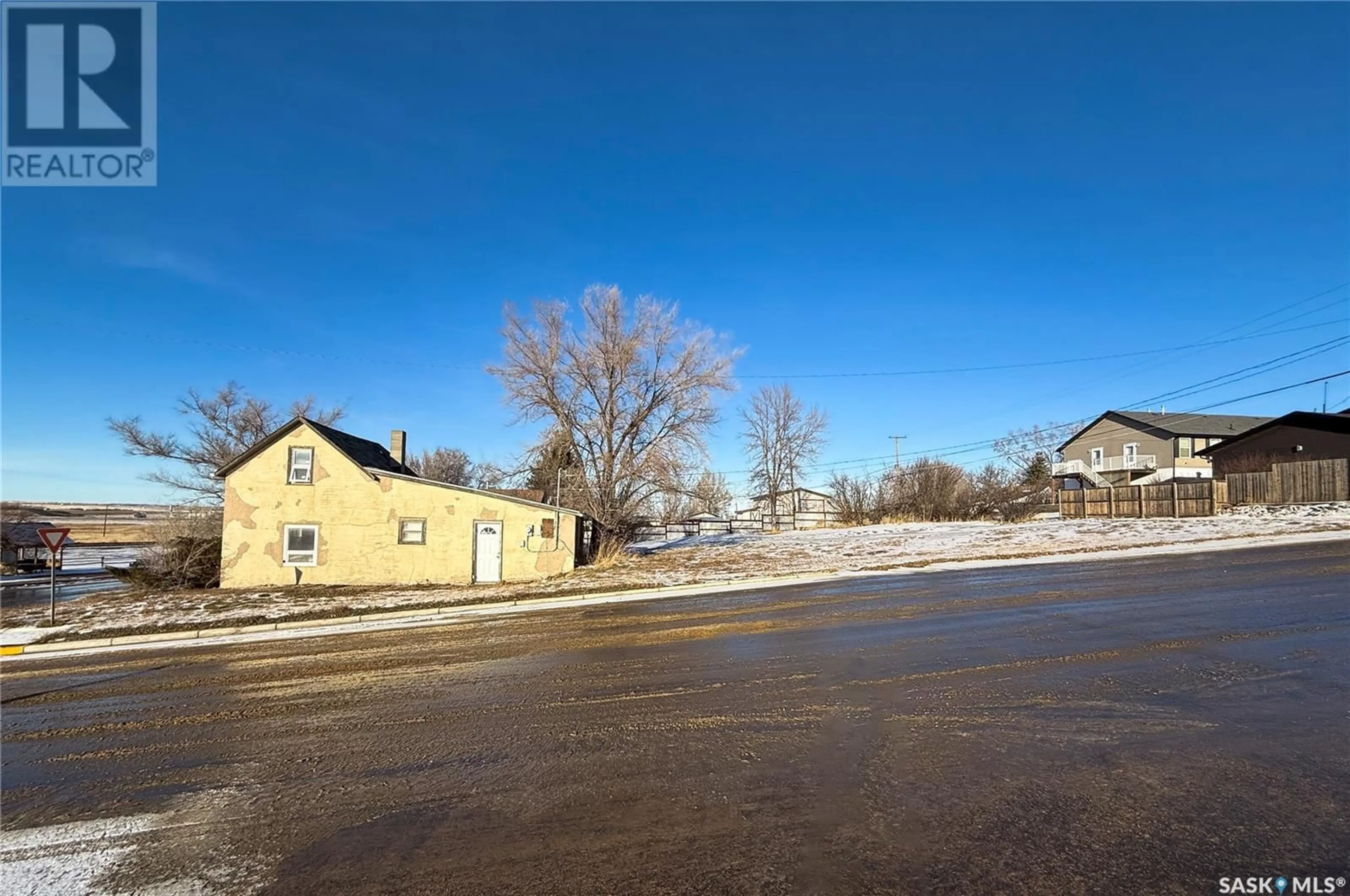 A pic from outside/outdoor area/front of a property/back of a property/a pic from drone, street for 3661 Rutland AVENUE, Gull Lake Saskatchewan S0N1A0