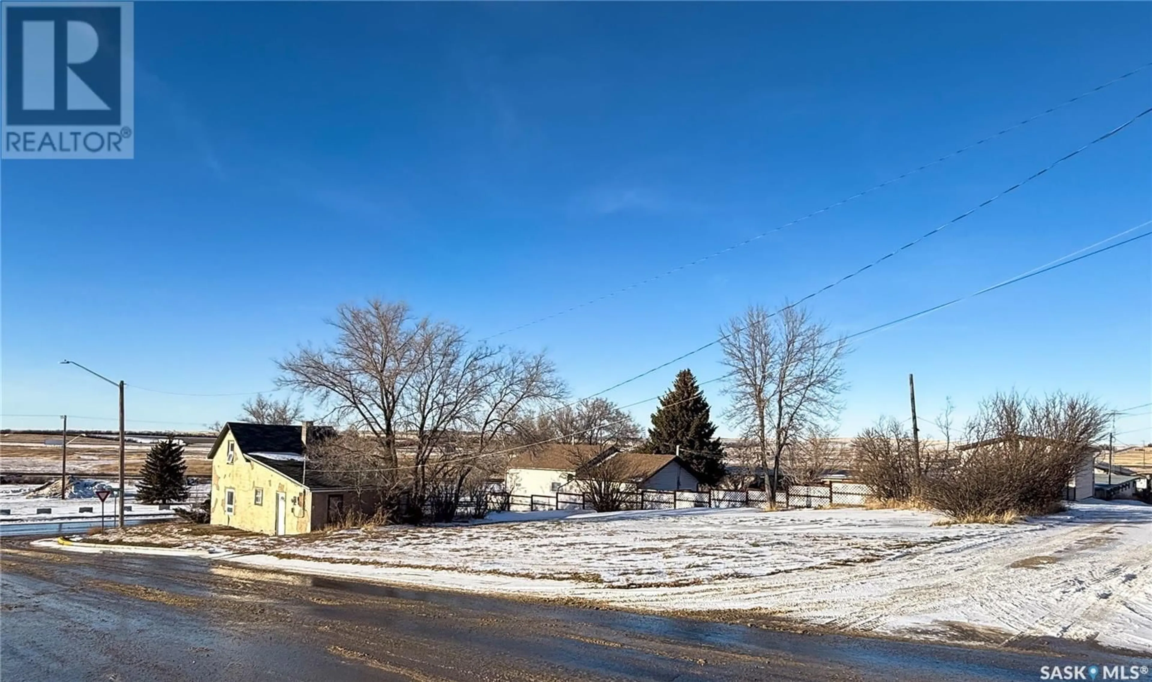 A pic from outside/outdoor area/front of a property/back of a property/a pic from drone, street for 3661 Rutland AVENUE, Gull Lake Saskatchewan S0N1A0