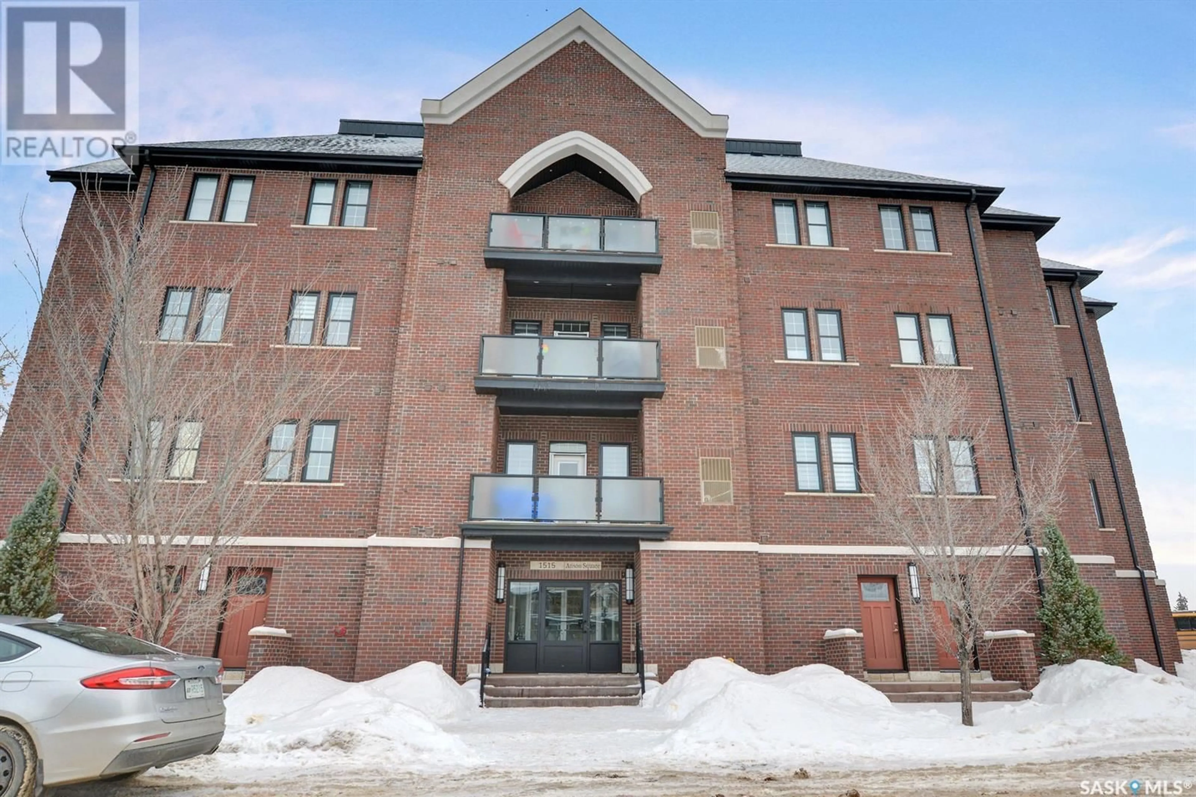 Indoor foyer for 402 1515 Anson ROAD, Regina Saskatchewan S4P0E7