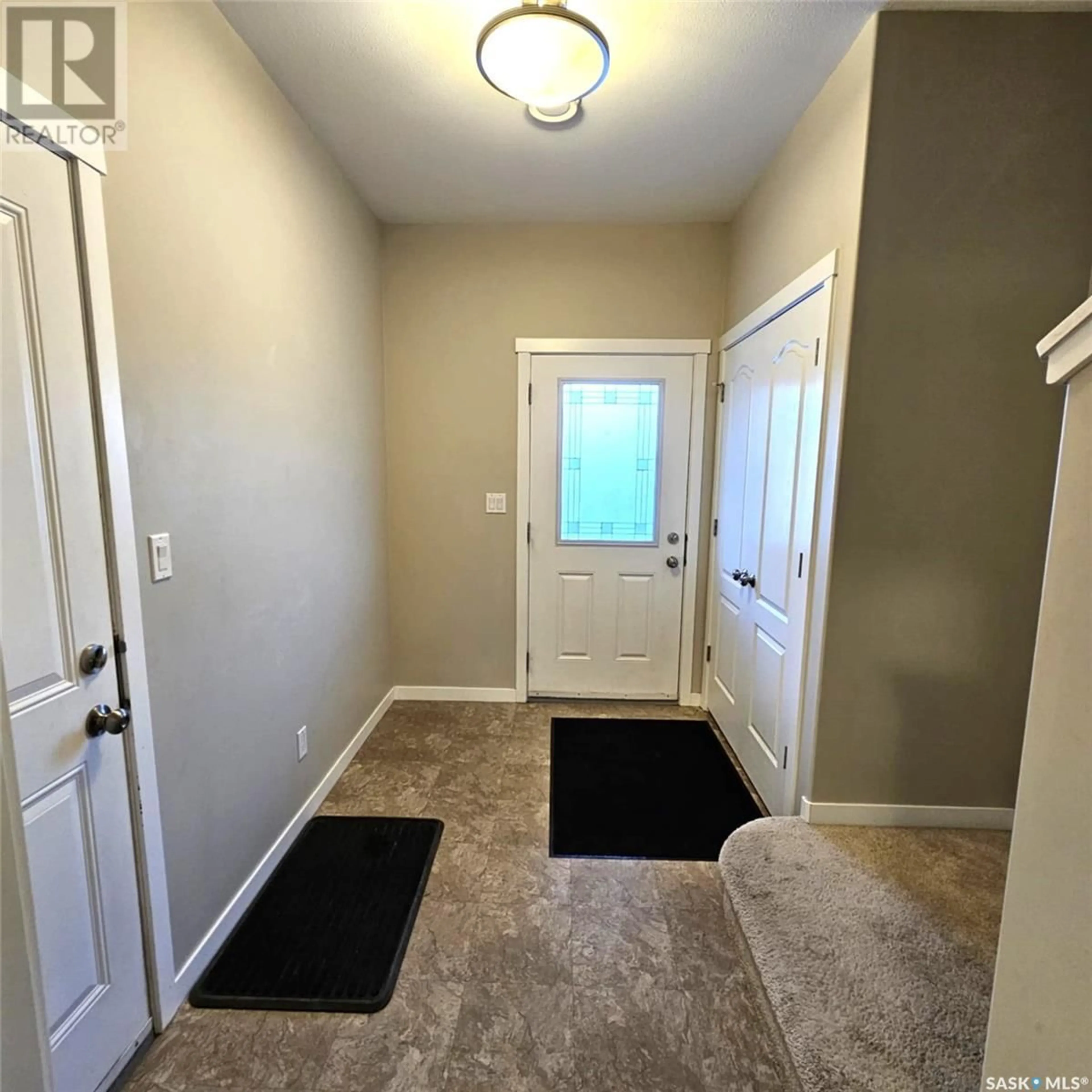 Indoor entryway for 103 3440 Avonhurst DRIVE, Regina Saskatchewan S4R2E1