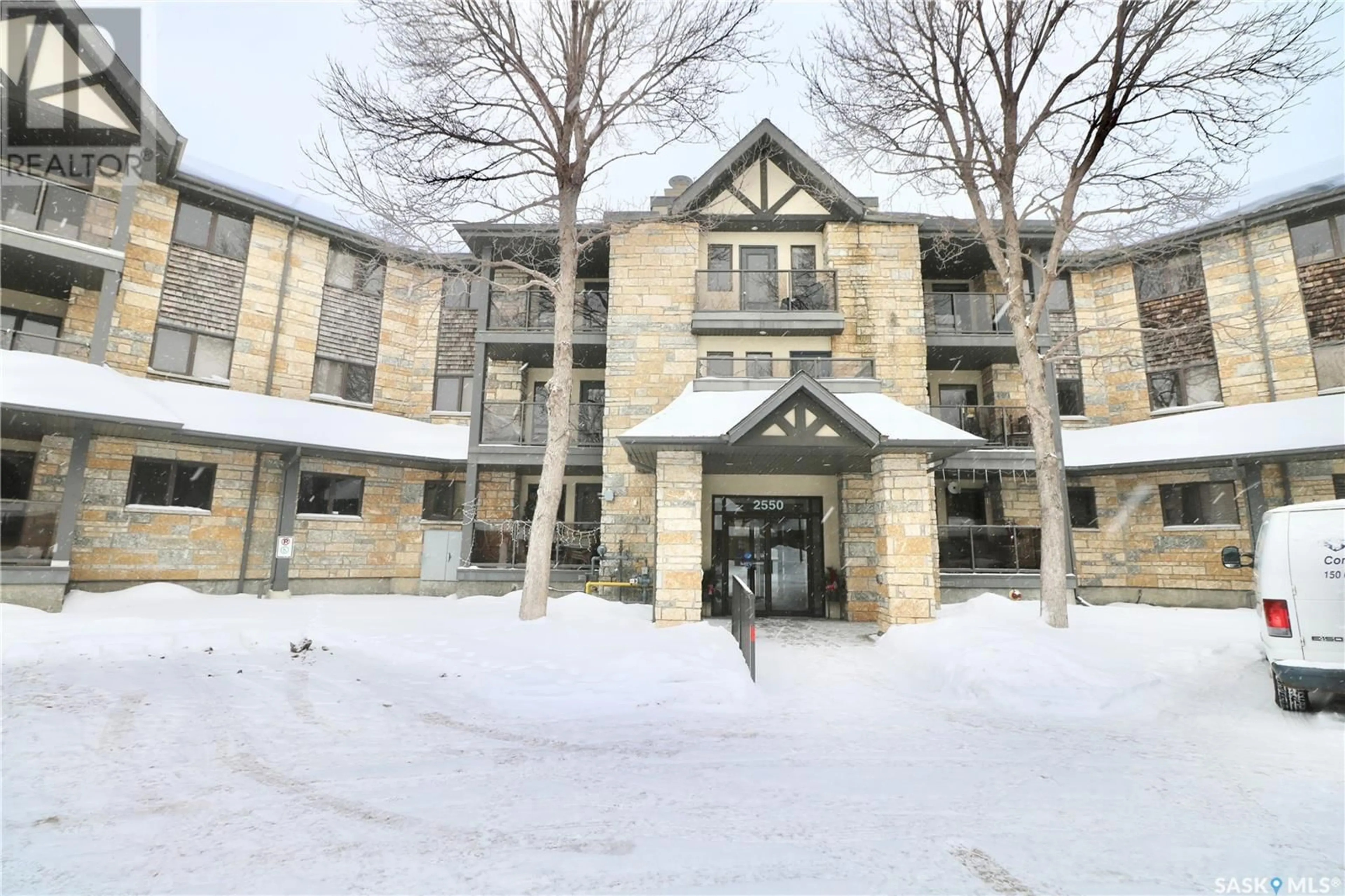 Indoor foyer for 207 2550 25th AVENUE, Regina Saskatchewan S4S4E6