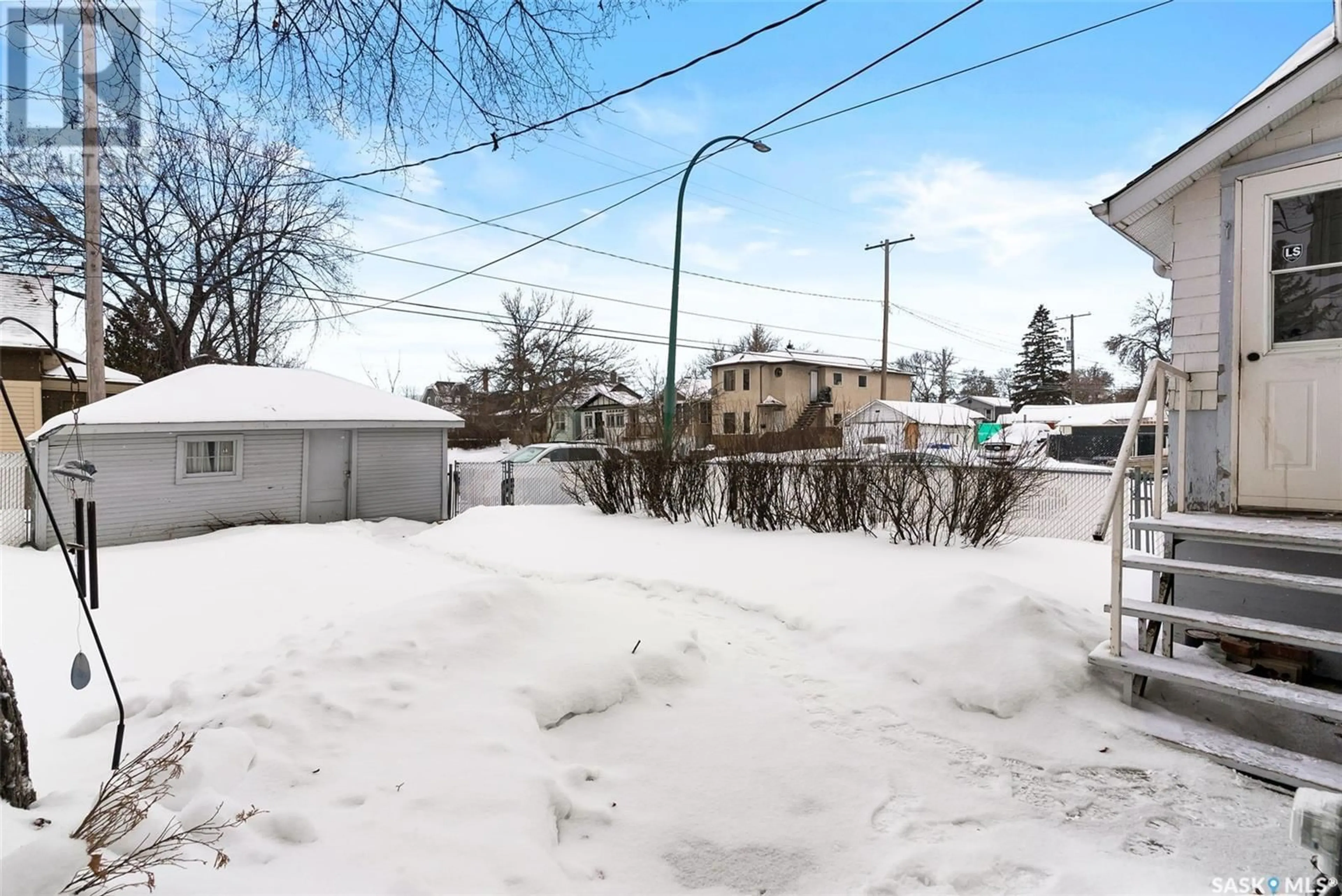 Patio, street for 3337 Dewdney AVENUE, Regina Saskatchewan S4T0Y9