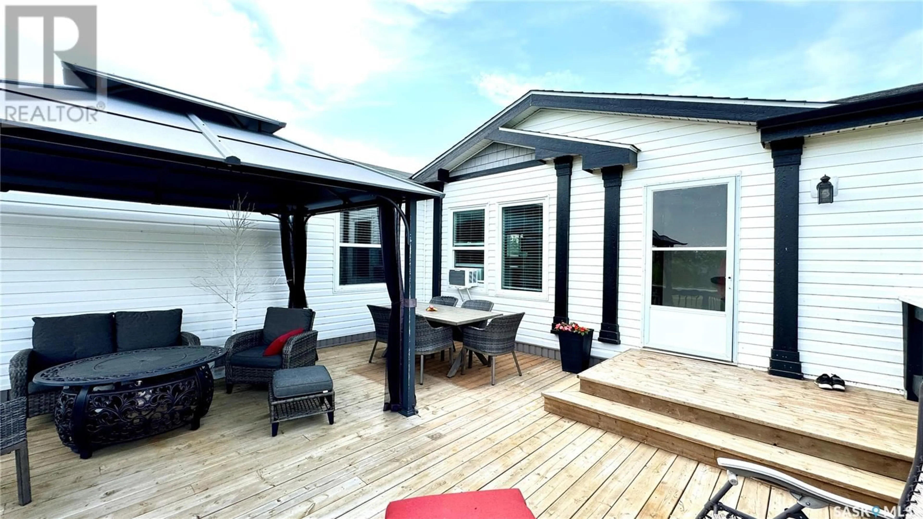 Patio, street for West Hawarden Acreage, Loreburn Rm No. 254 Saskatchewan S0H1Y0