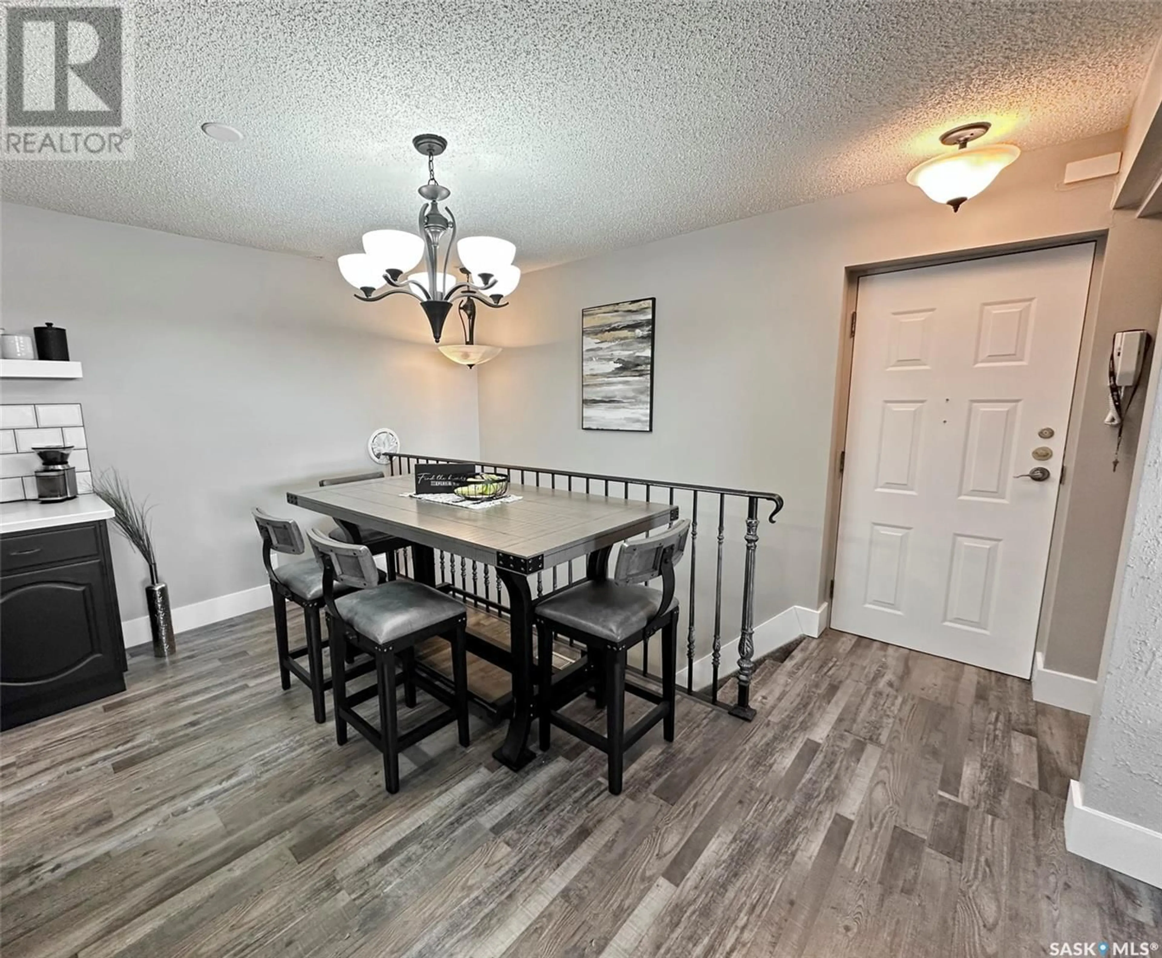 Dining room, wood/laminate floor for 6 275 Alpine CRESCENT, Swift Current Saskatchewan S9H4T5