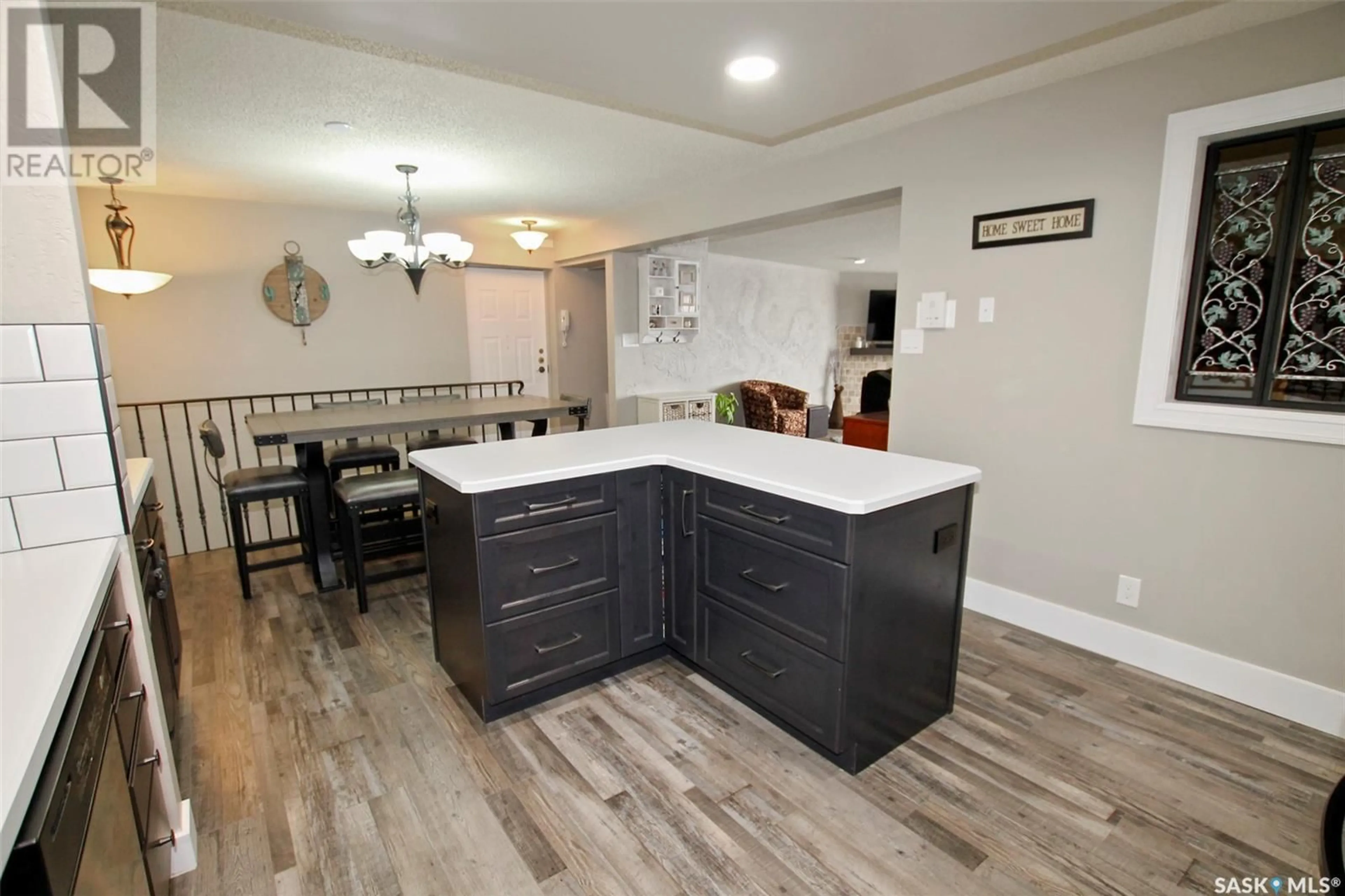 Open concept kitchen, unknown for 6 275 Alpine CRESCENT, Swift Current Saskatchewan S9H4T5