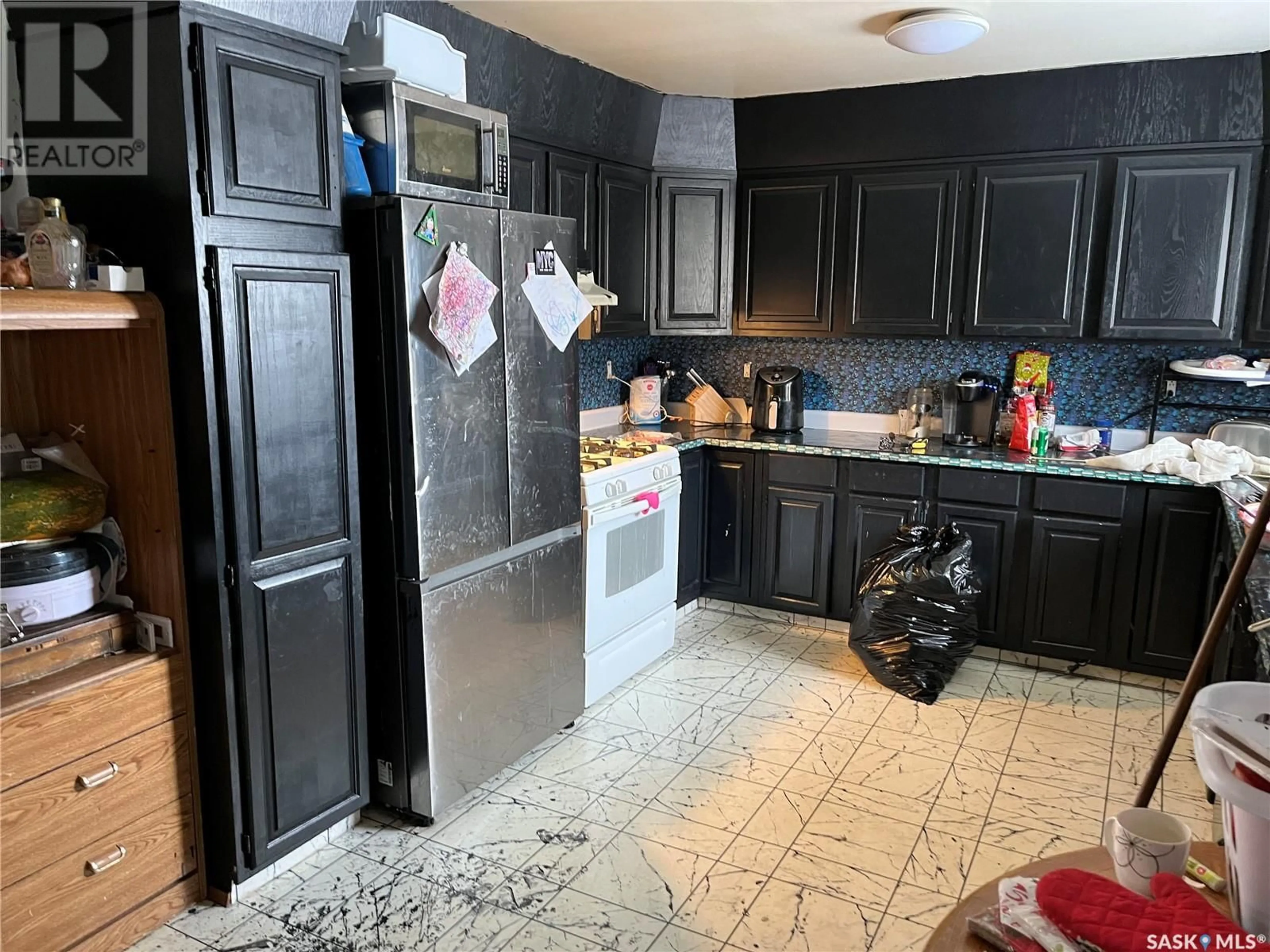 Standard kitchen, unknown for 17 Patricia DRIVE, Coronach Saskatchewan S0H0Z0