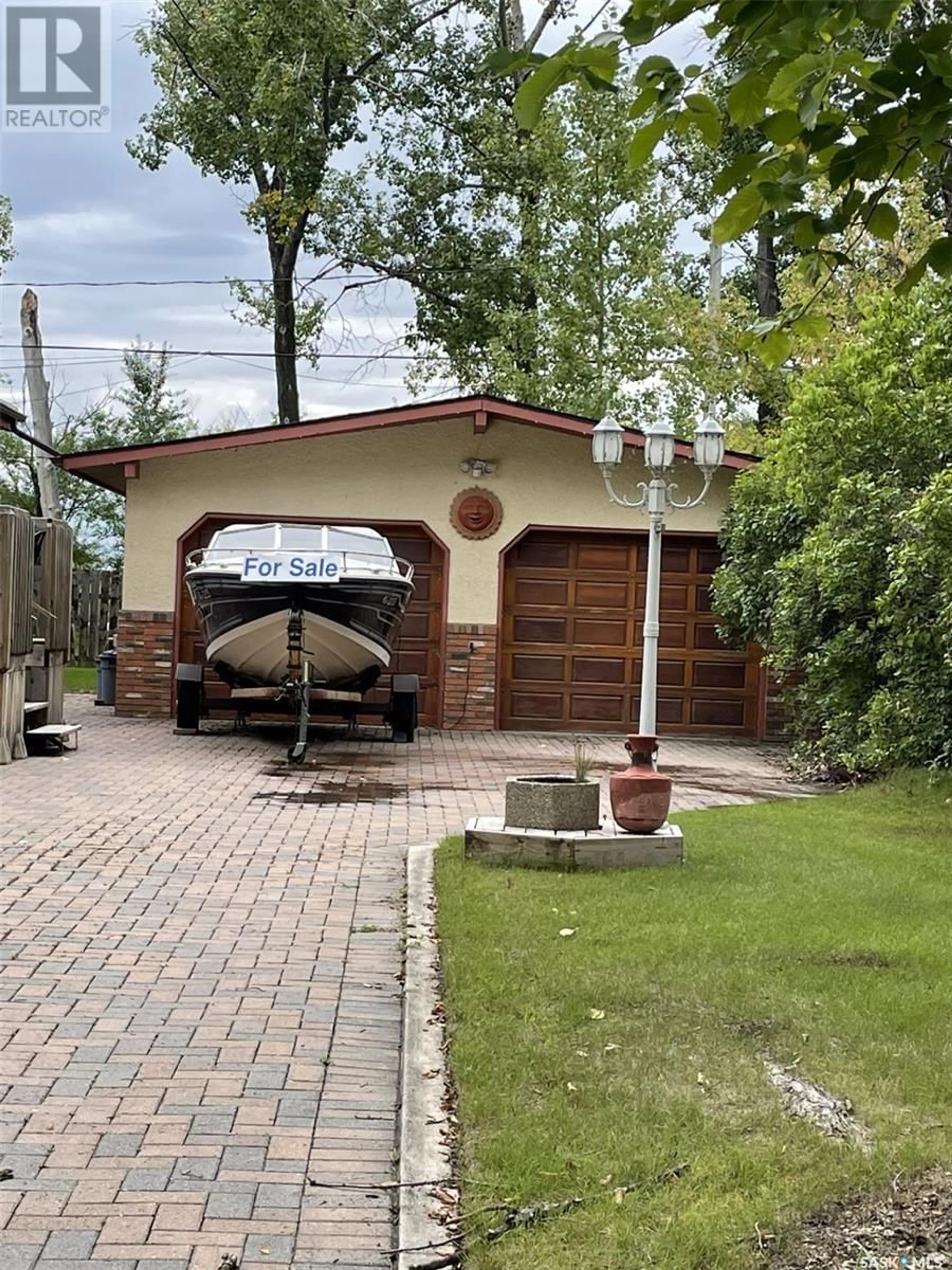 Indoor garage for 1125 Broadview ROAD, Esterhazy Saskatchewan S0A0X0