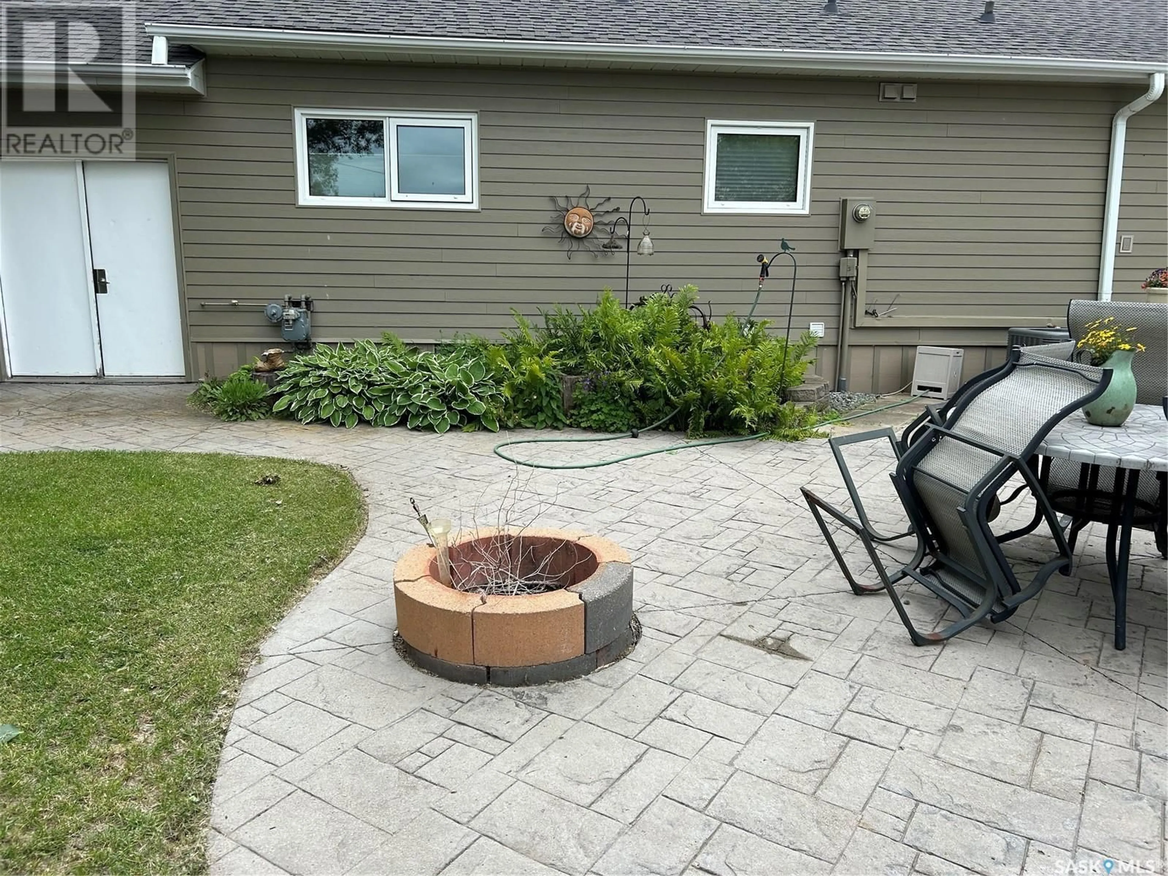 Patio, street for 219 7th STREET W, Carlyle Saskatchewan S0C0R0