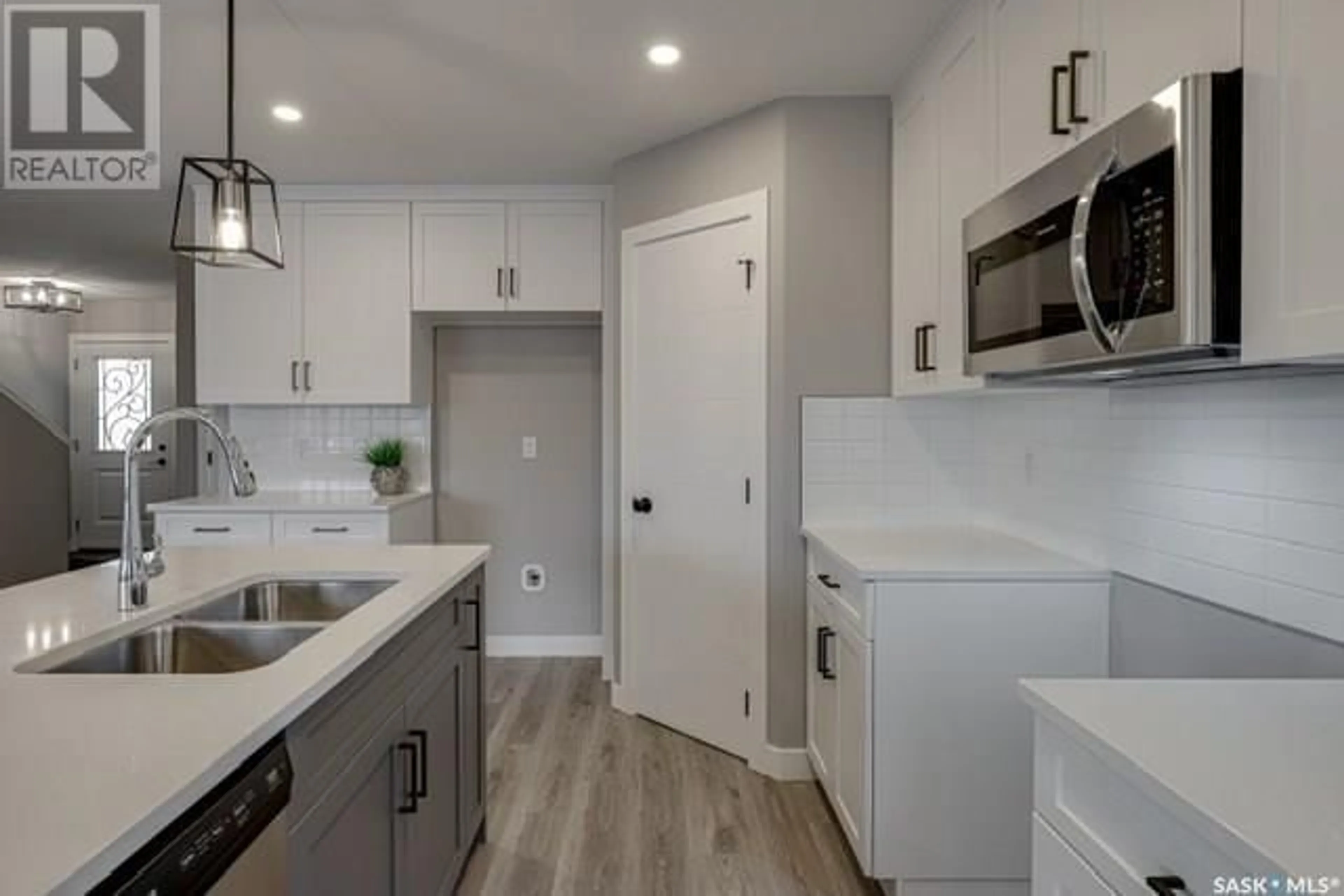 Open concept kitchen, unknown for 467 Doran CRESCENT, Saskatoon Saskatchewan S7V1W2