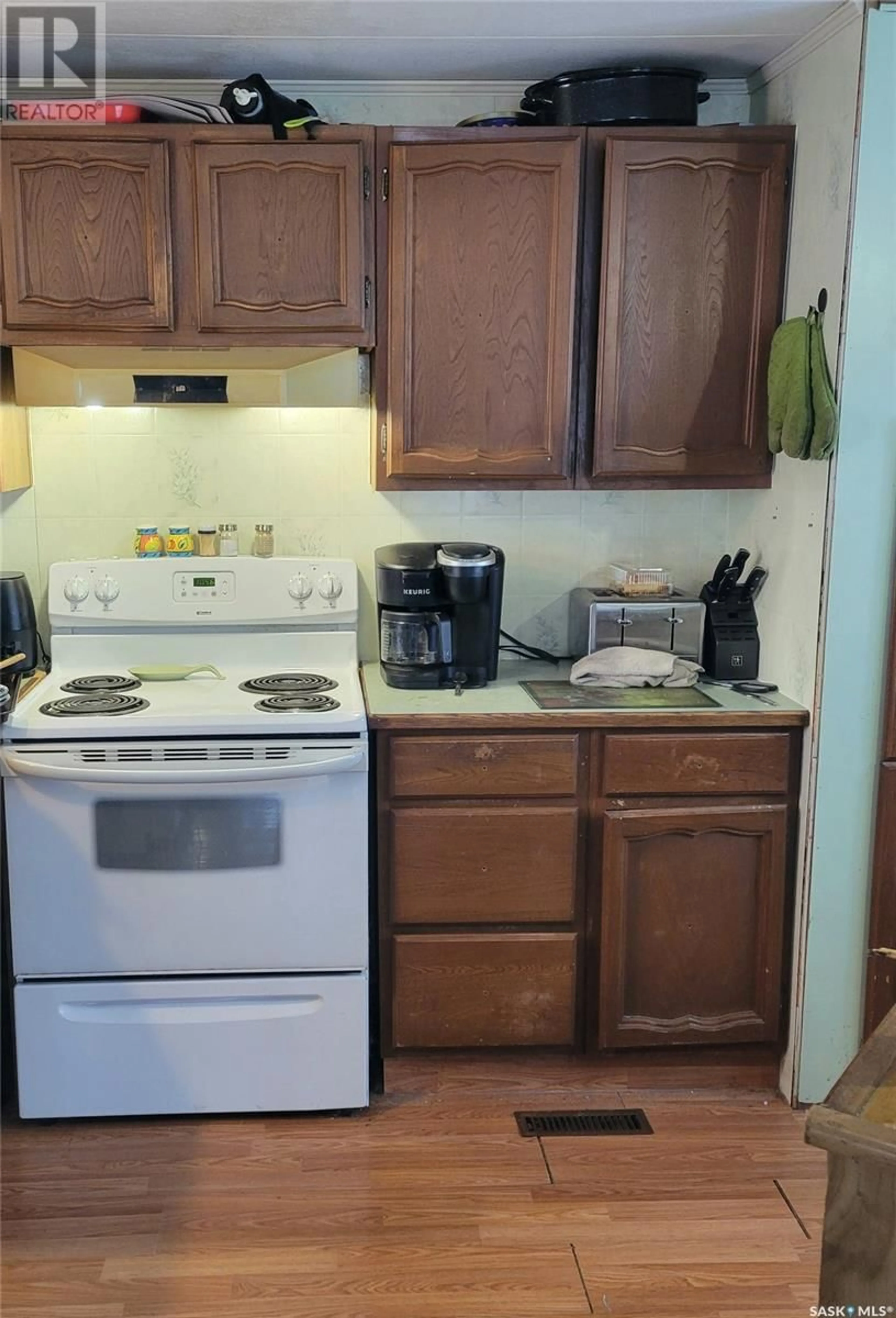 Standard kitchen, unknown for 629 First AVENUE SE, Preeceville Saskatchewan S0A3B0