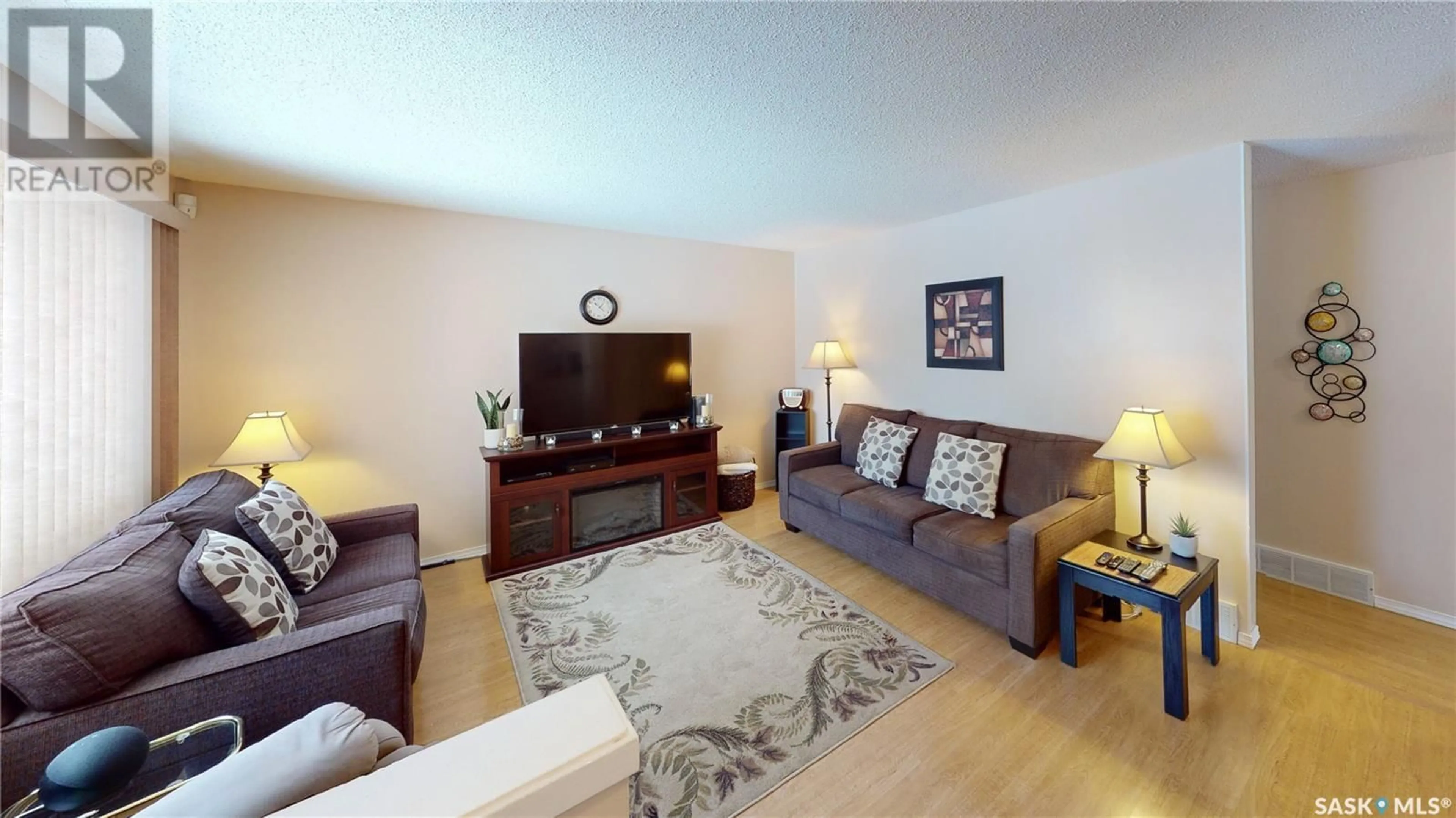 Living room with furniture, unknown for 88 Thorn CRESCENT, Regina Saskatchewan S4N4H8