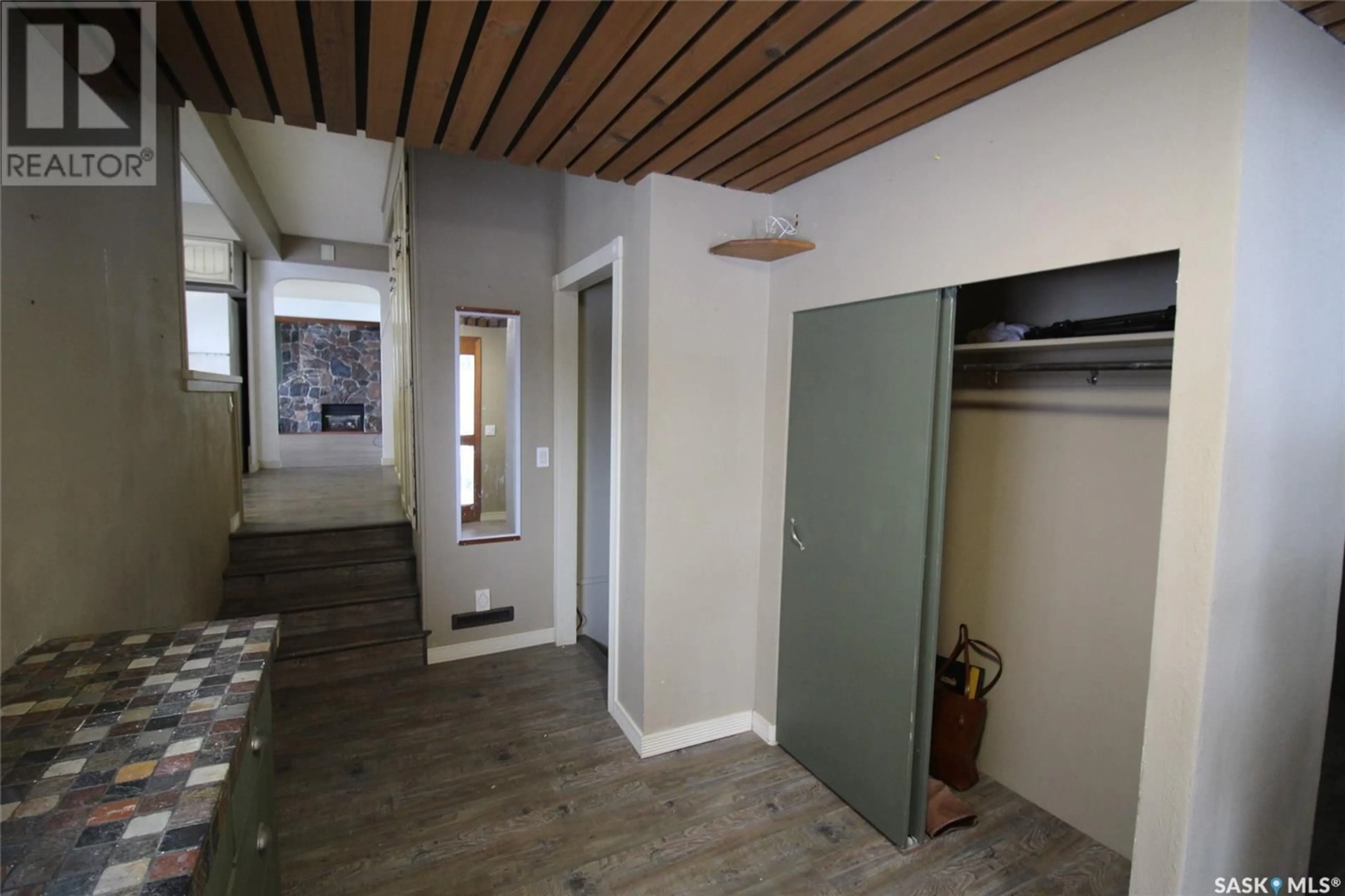 Indoor foyer for WILLS ACREAGE, Frontier Saskatchewan S0N0W0