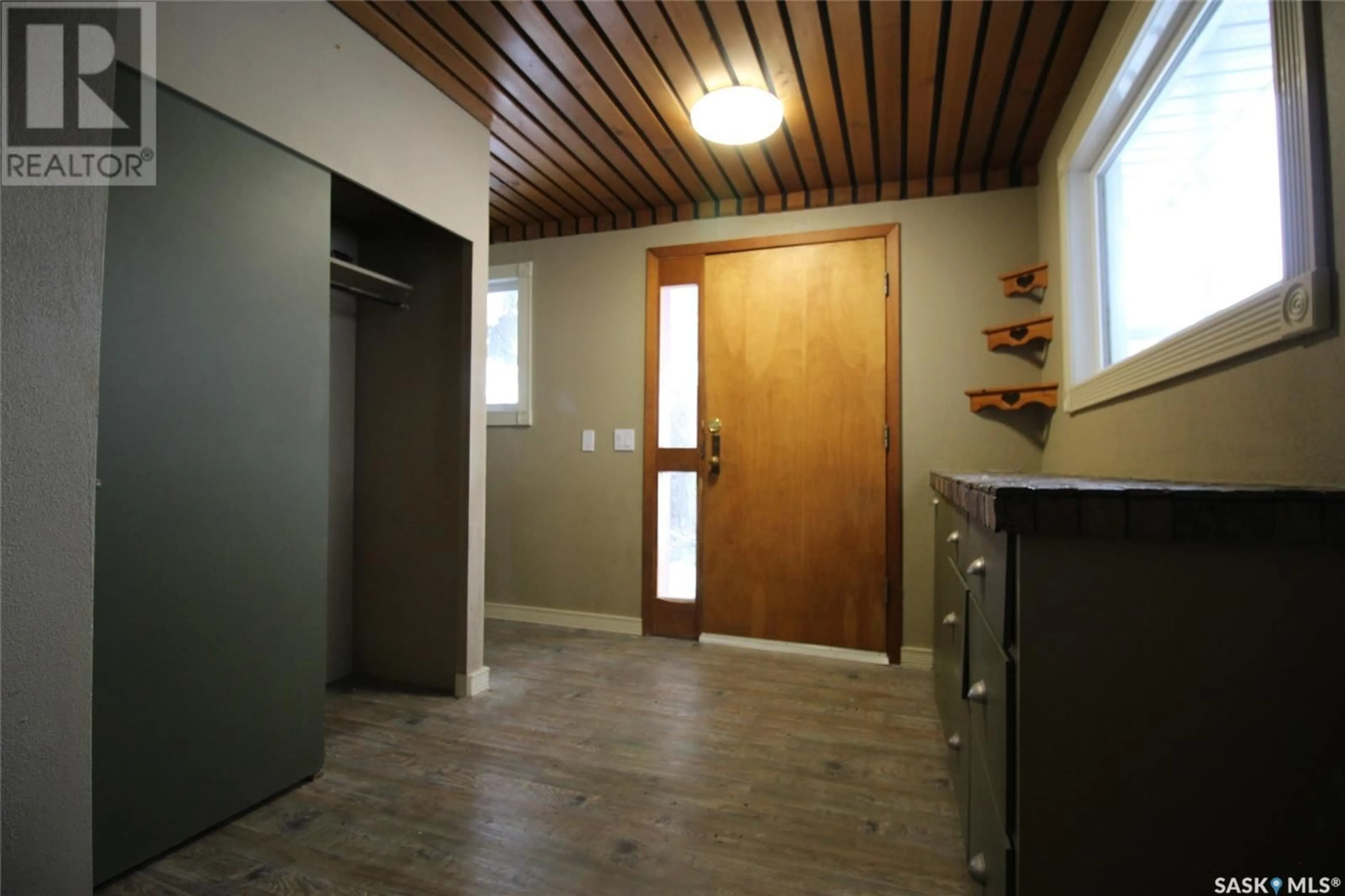 Indoor entryway for Wills Acreage, Frontier Saskatchewan S0N0W0