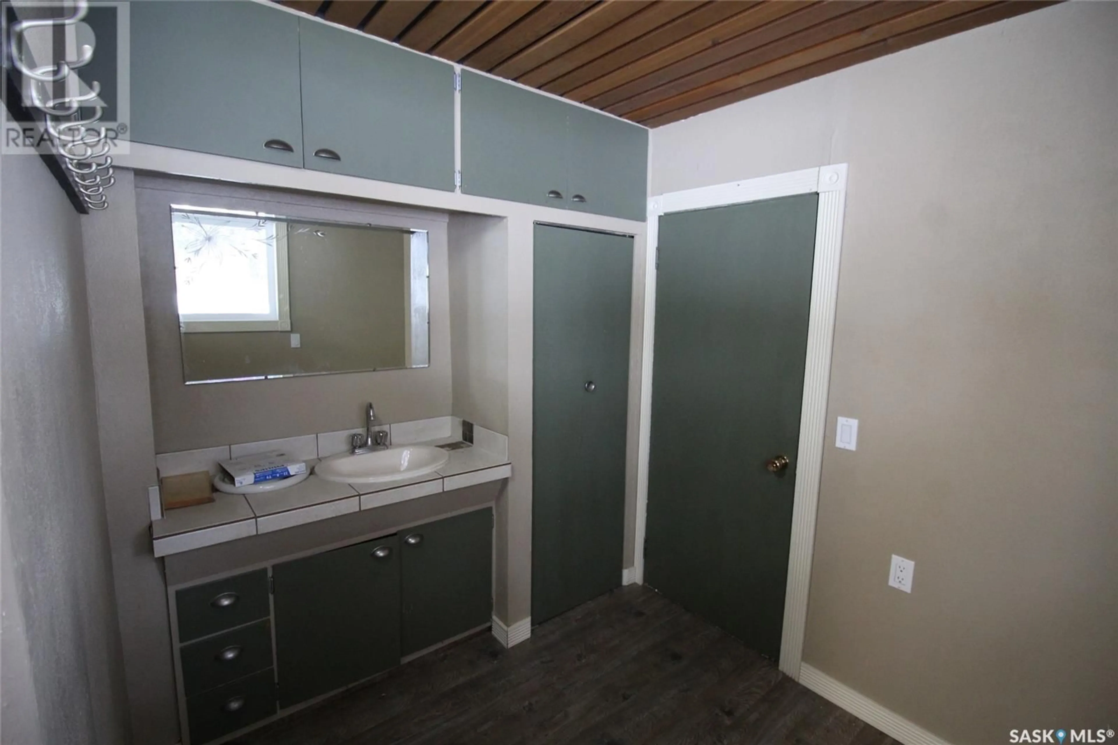 Standard bathroom, unknown for Wills Acreage, Frontier Saskatchewan S0N0W0