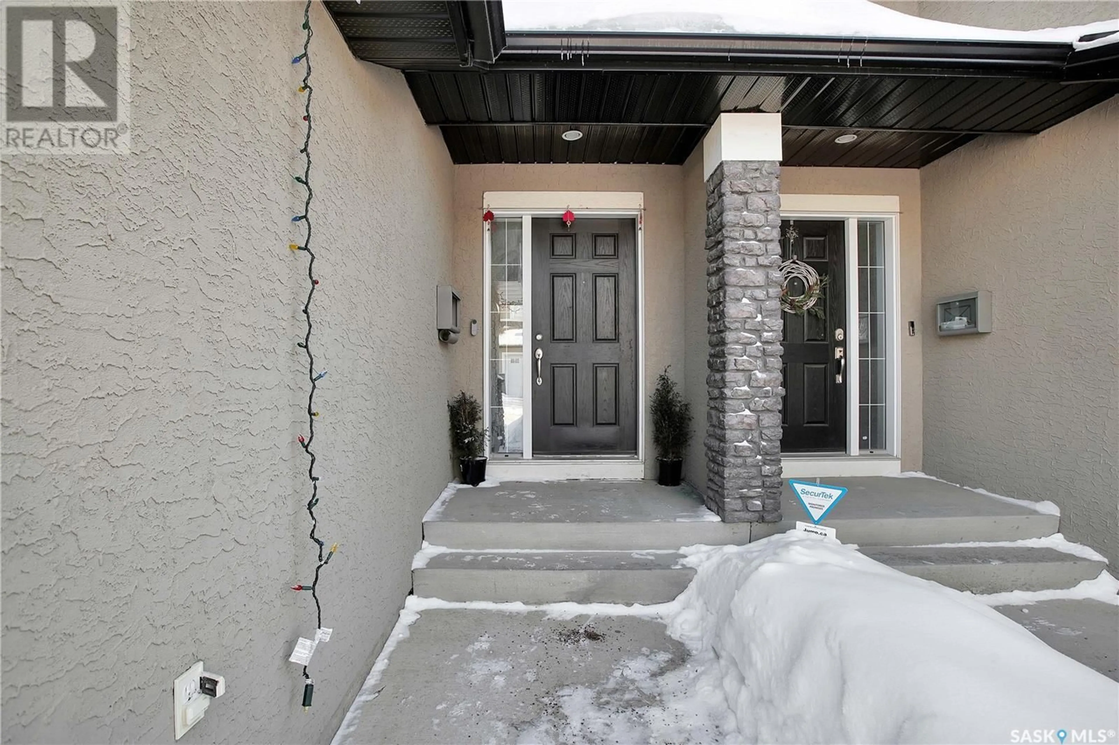 Indoor entryway for 202 410 Hunter ROAD, Saskatoon Saskatchewan S7T0L5