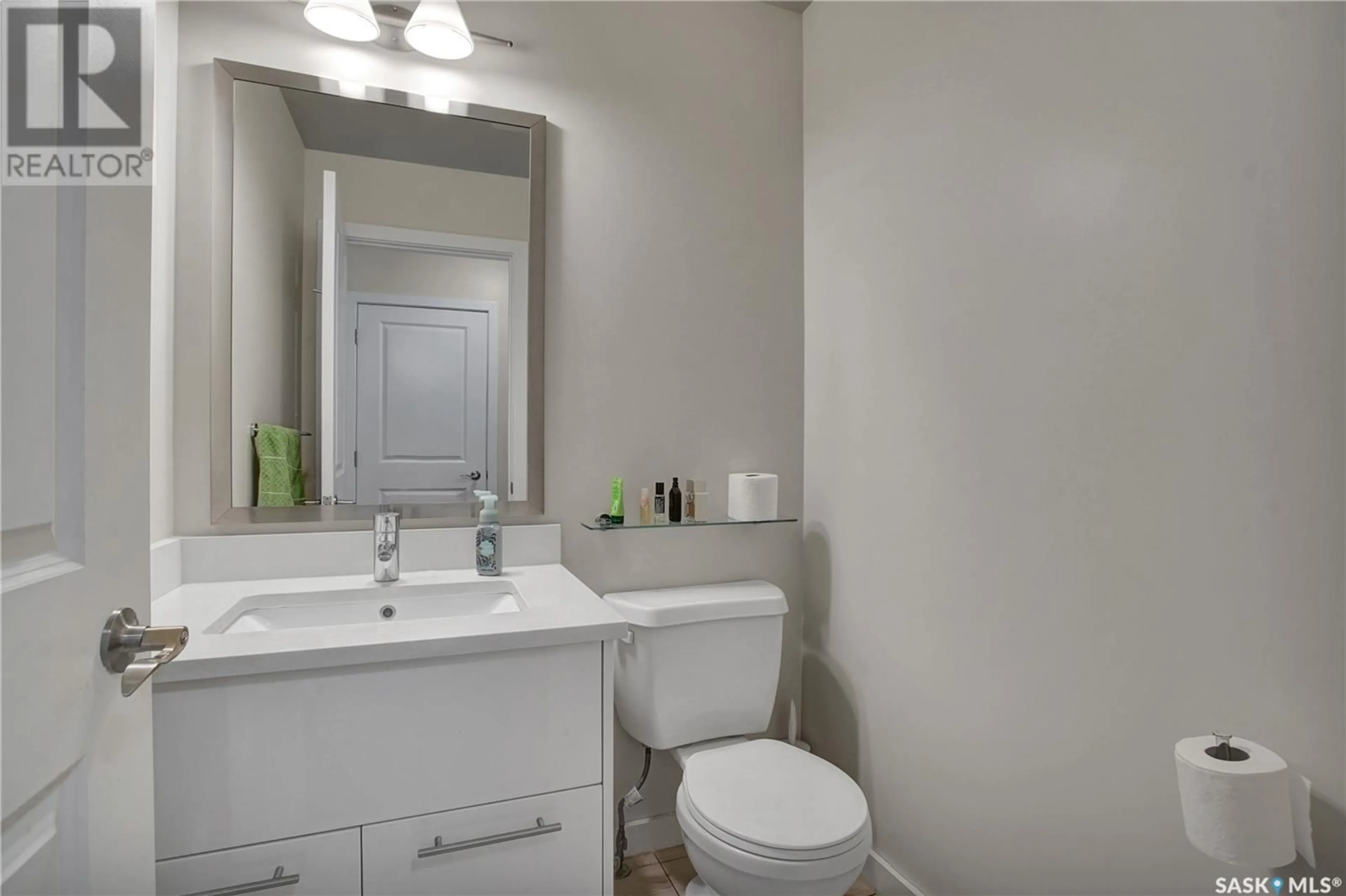 Standard bathroom, ceramic/tile floor for 202 410 Hunter ROAD, Saskatoon Saskatchewan S7T0L5