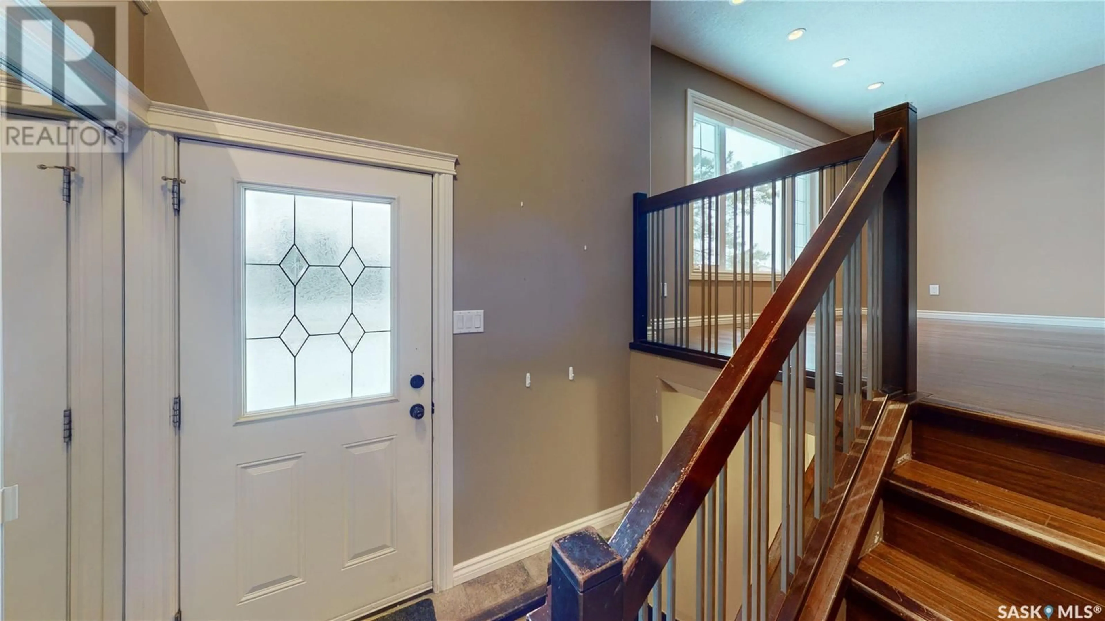 Indoor foyer for 3159 Jenkins DRIVE E, Regina Saskatchewan S4N6X4