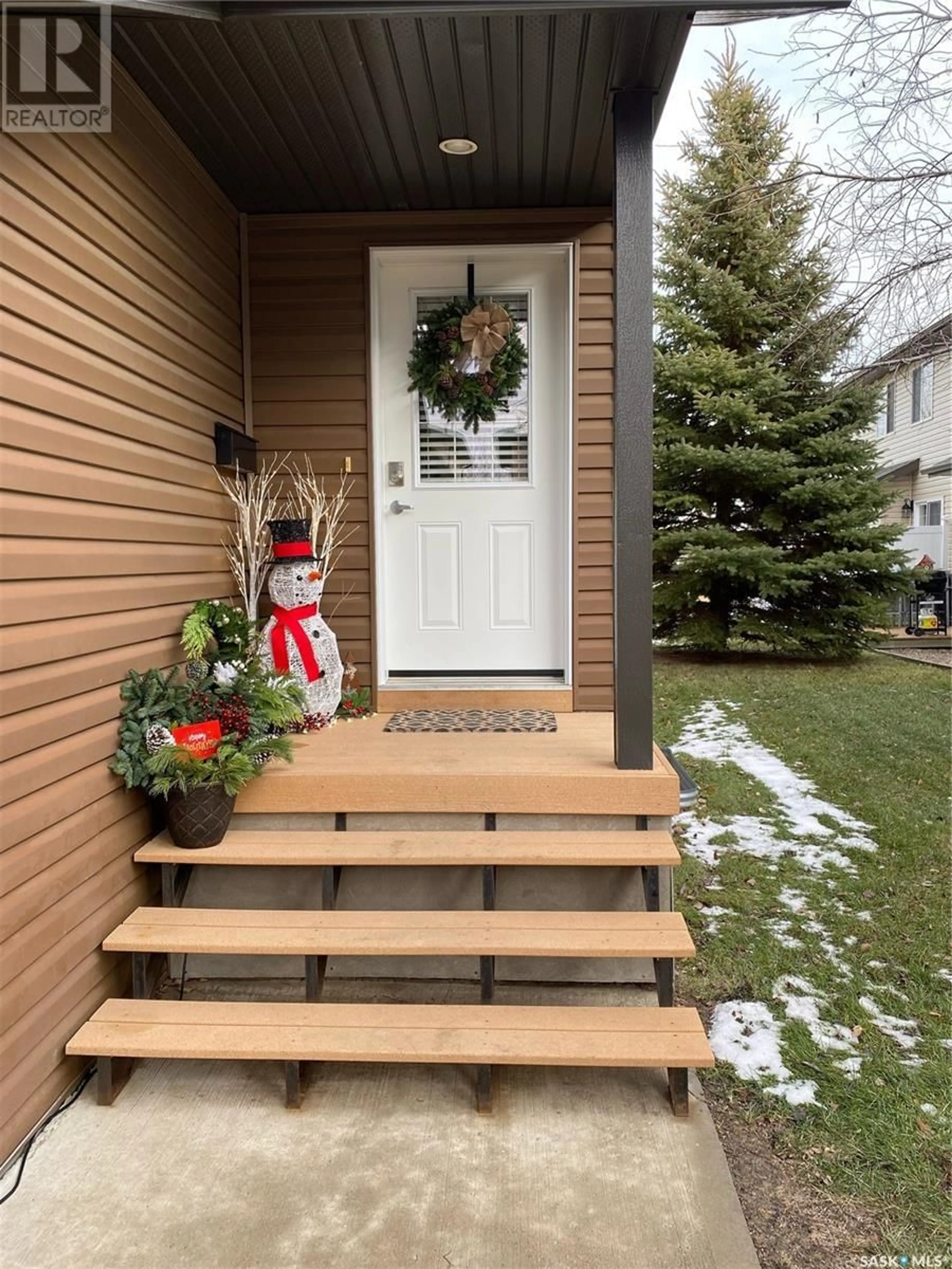 Indoor entryway for #122 503 Colonel Otter DRIVE, Swift Current Saskatchewan S9H2K4