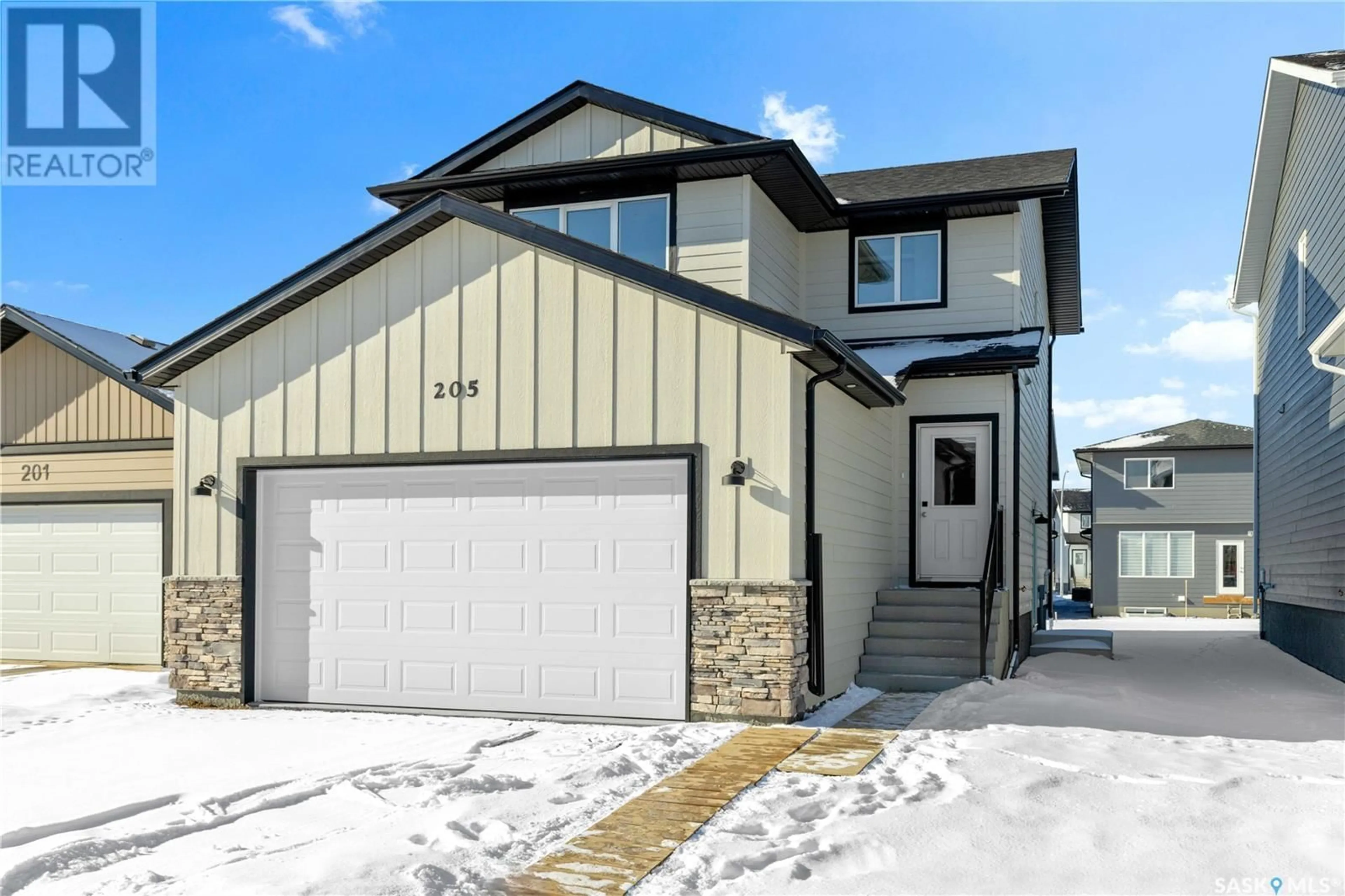 Home with vinyl exterior material, street for 502 Doran CRESCENT, Saskatoon Saskatchewan S7V1W3