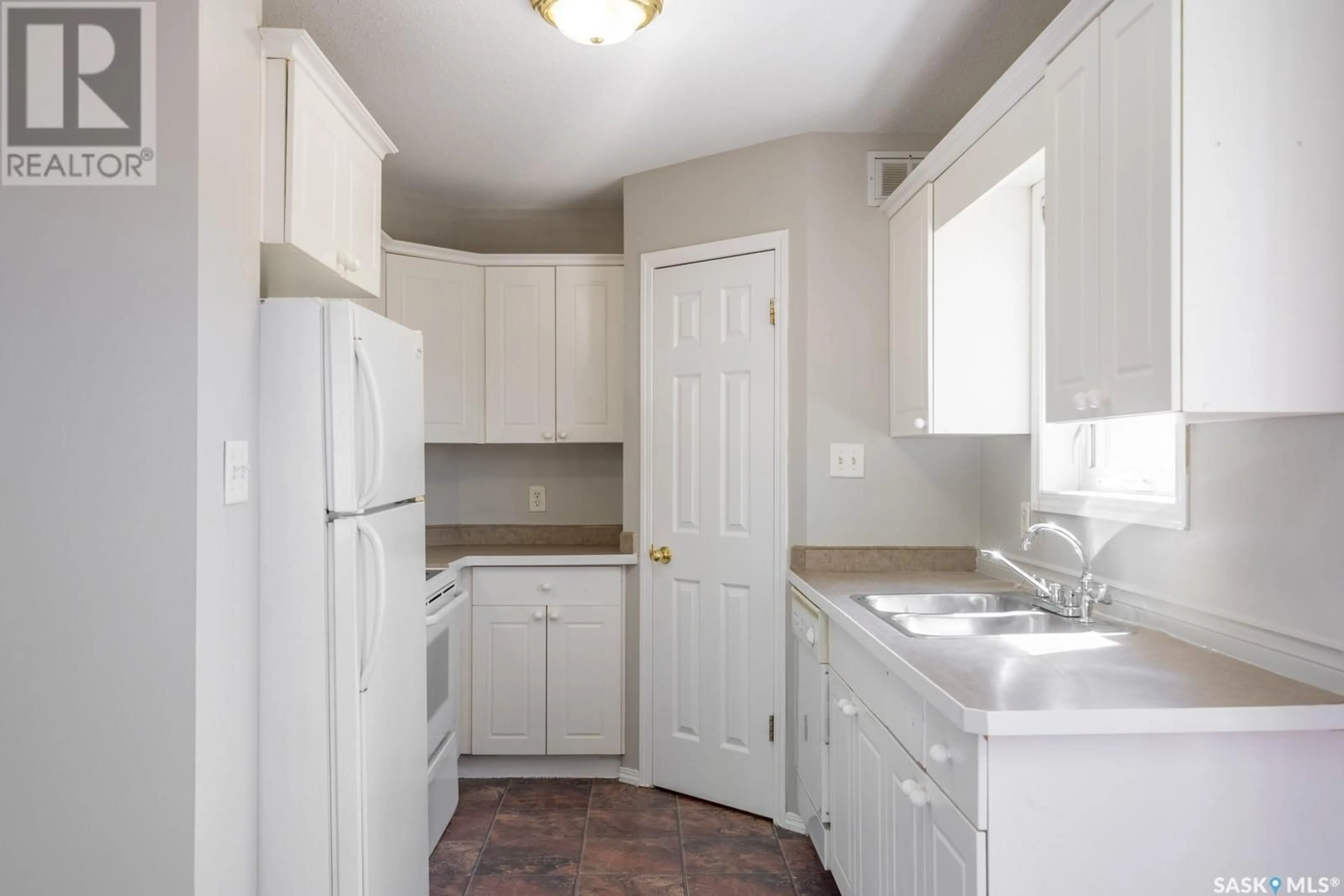 Standard kitchen, unknown for A & B 2030 Edgar STREET, Regina Saskatchewan S4N3K6