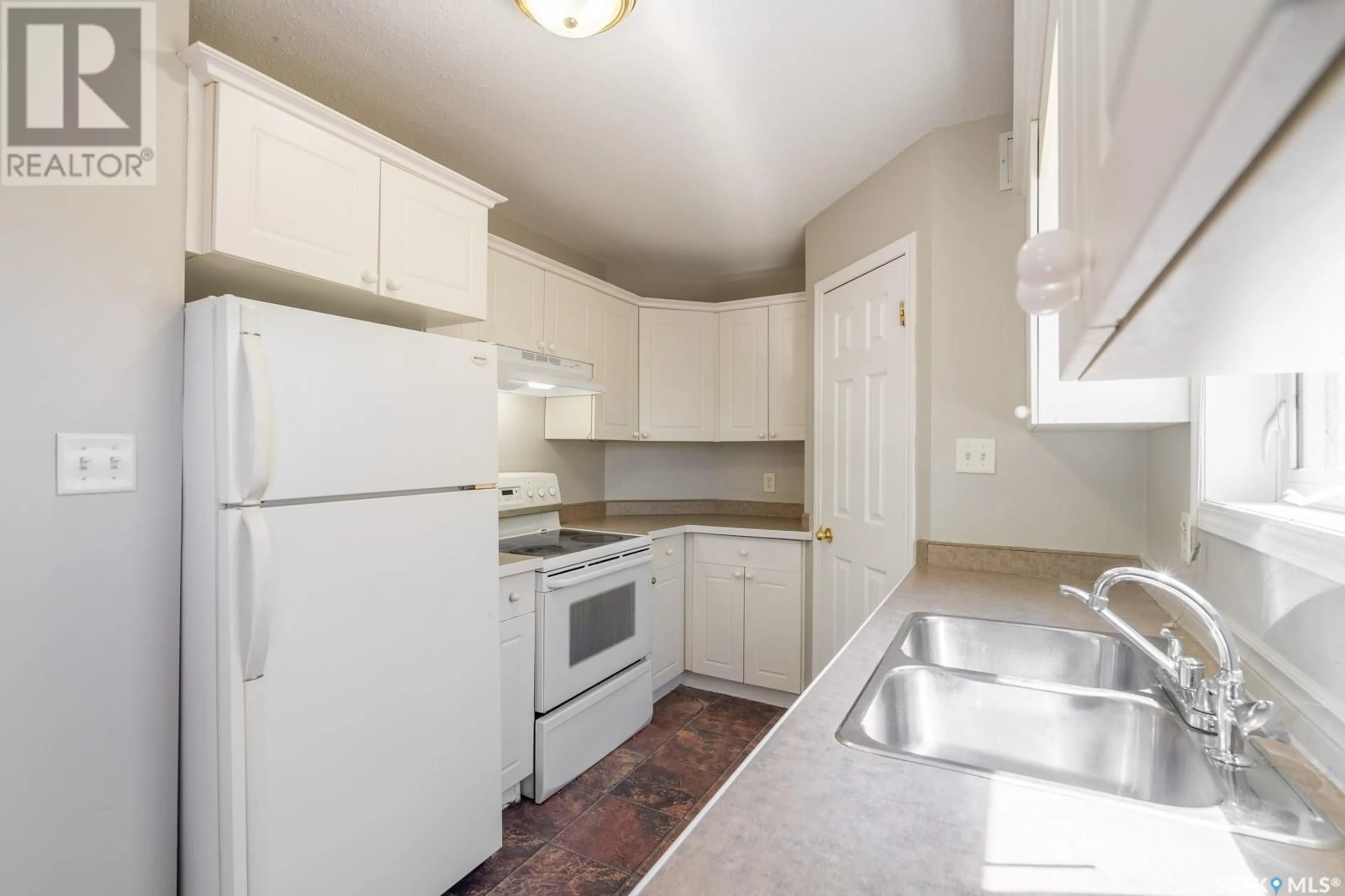 Standard kitchen, unknown for A & B 2030 Edgar STREET, Regina Saskatchewan S4N3K6