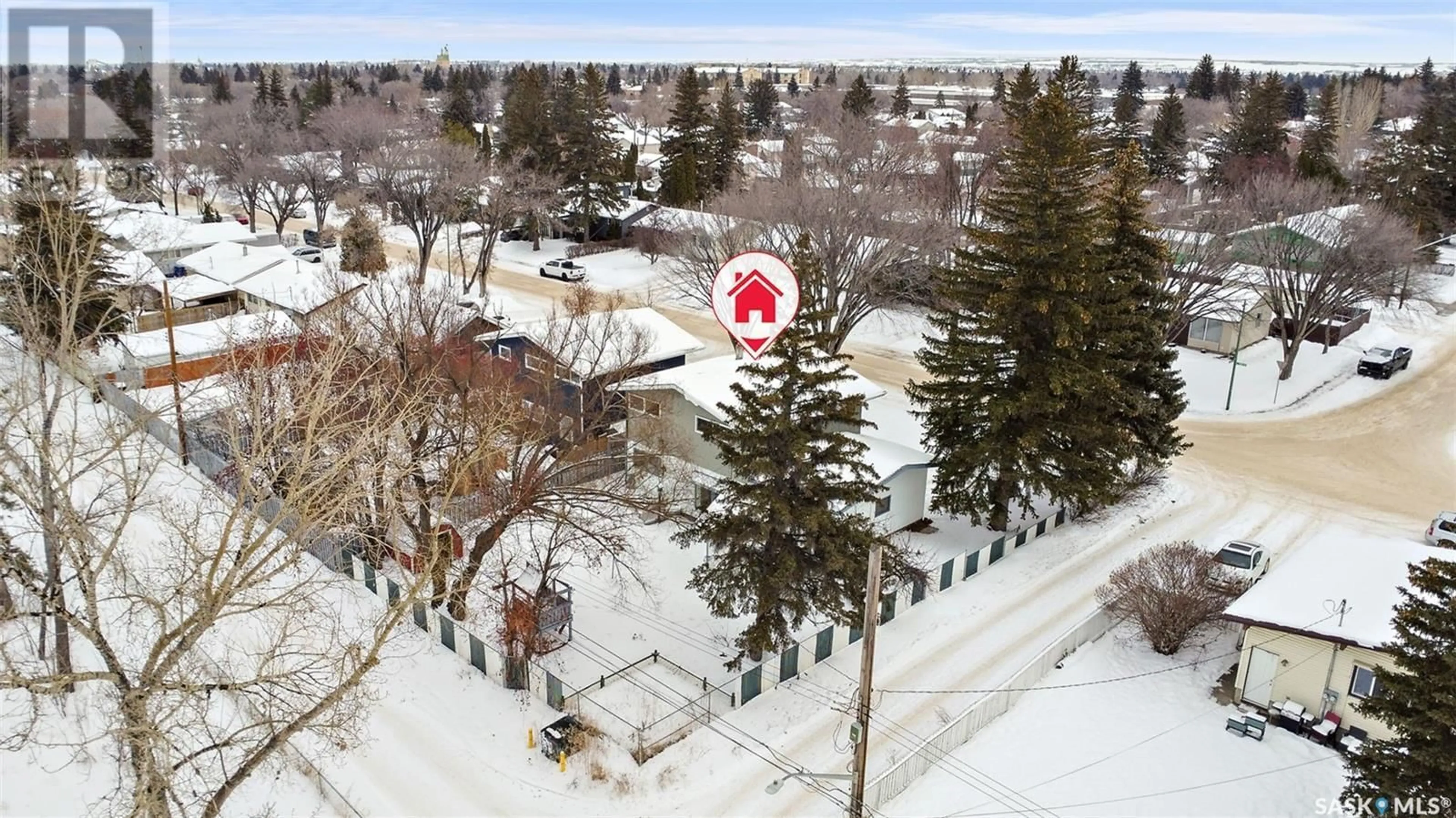 A pic from outside/outdoor area/front of a property/back of a property/a pic from drone, street for 86 Spinks DRIVE, Saskatoon Saskatchewan S7H4B8