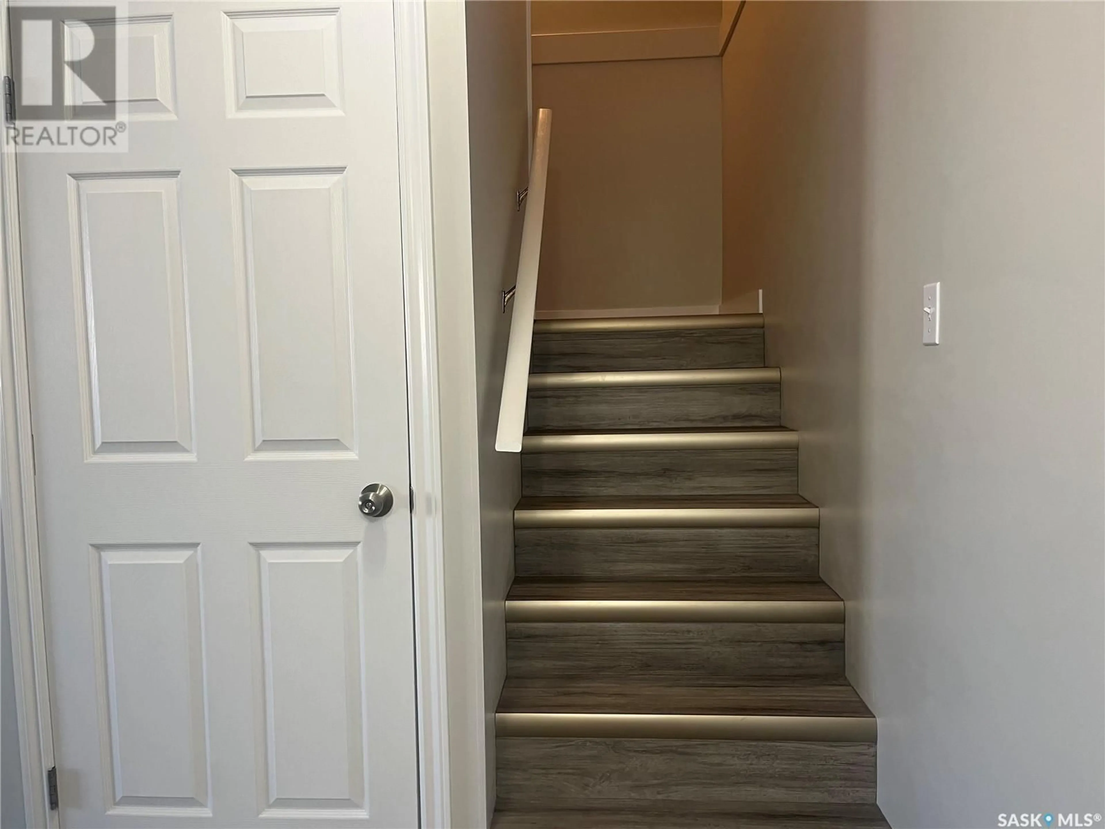 Stairs for 3856 7th AVENUE E, Regina Saskatchewan S4N7K8