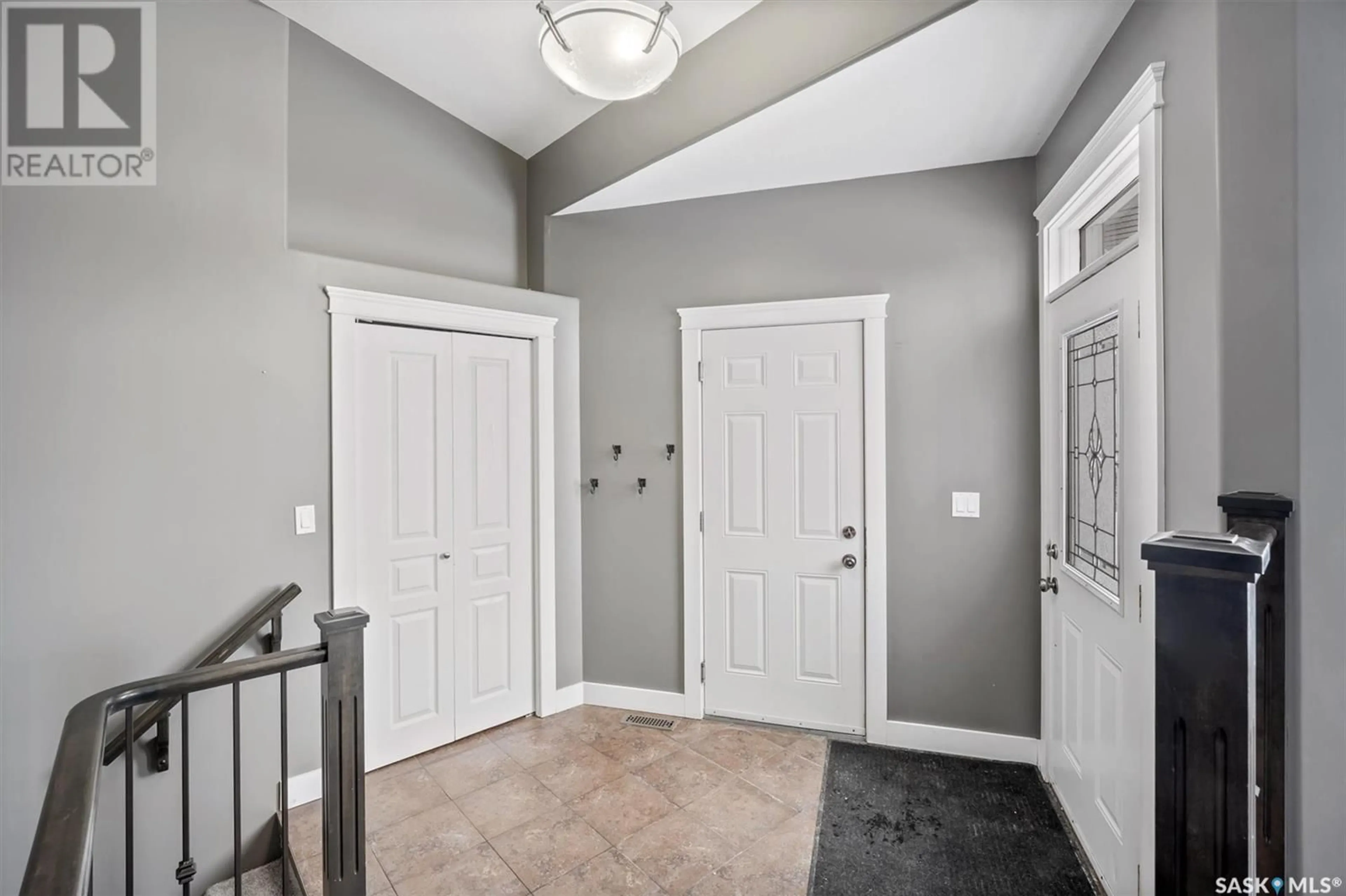 Indoor entryway for 1118 Paton LANE, Saskatoon Saskatchewan S7W0C1